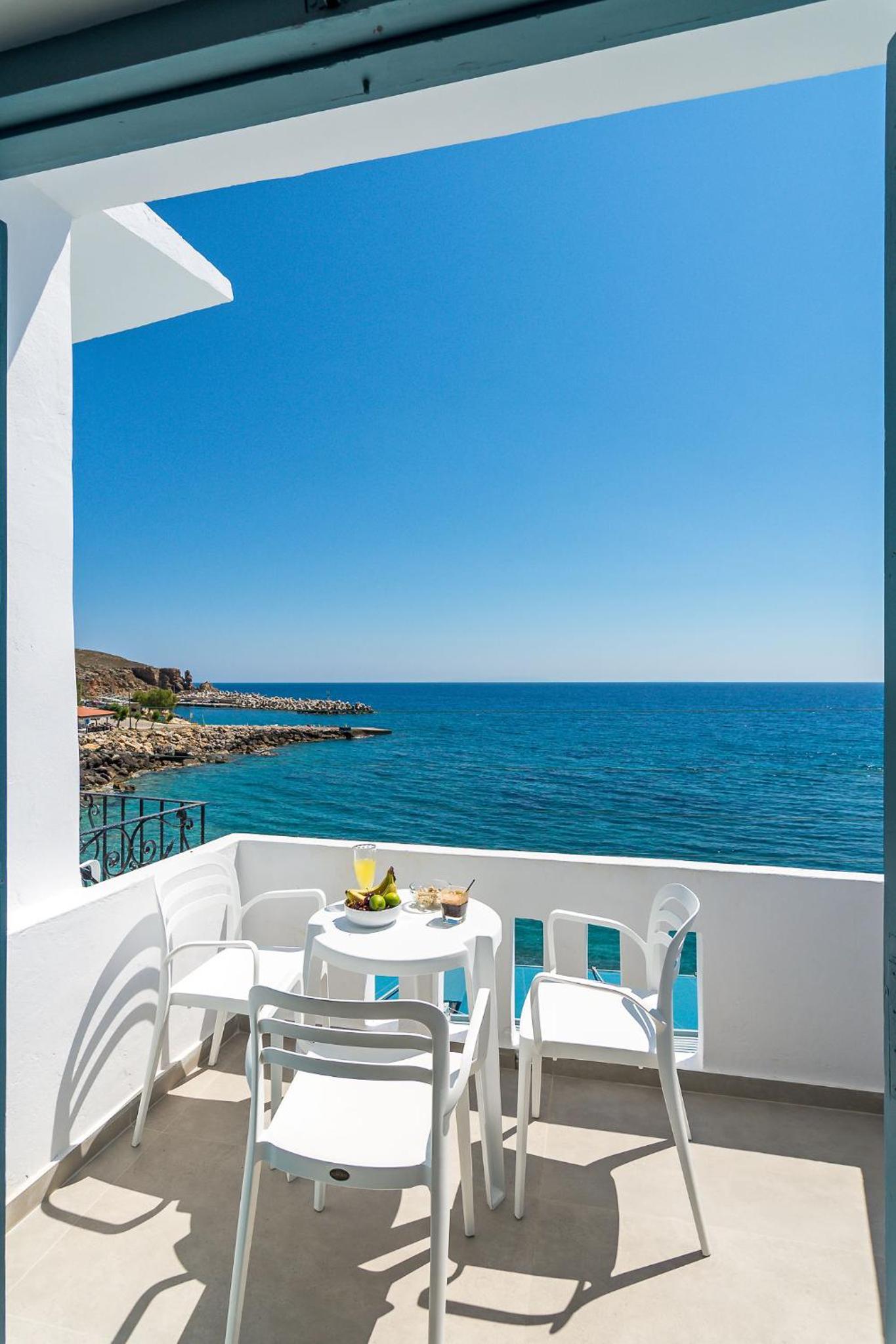 Suite with Sea View - Photo 11
