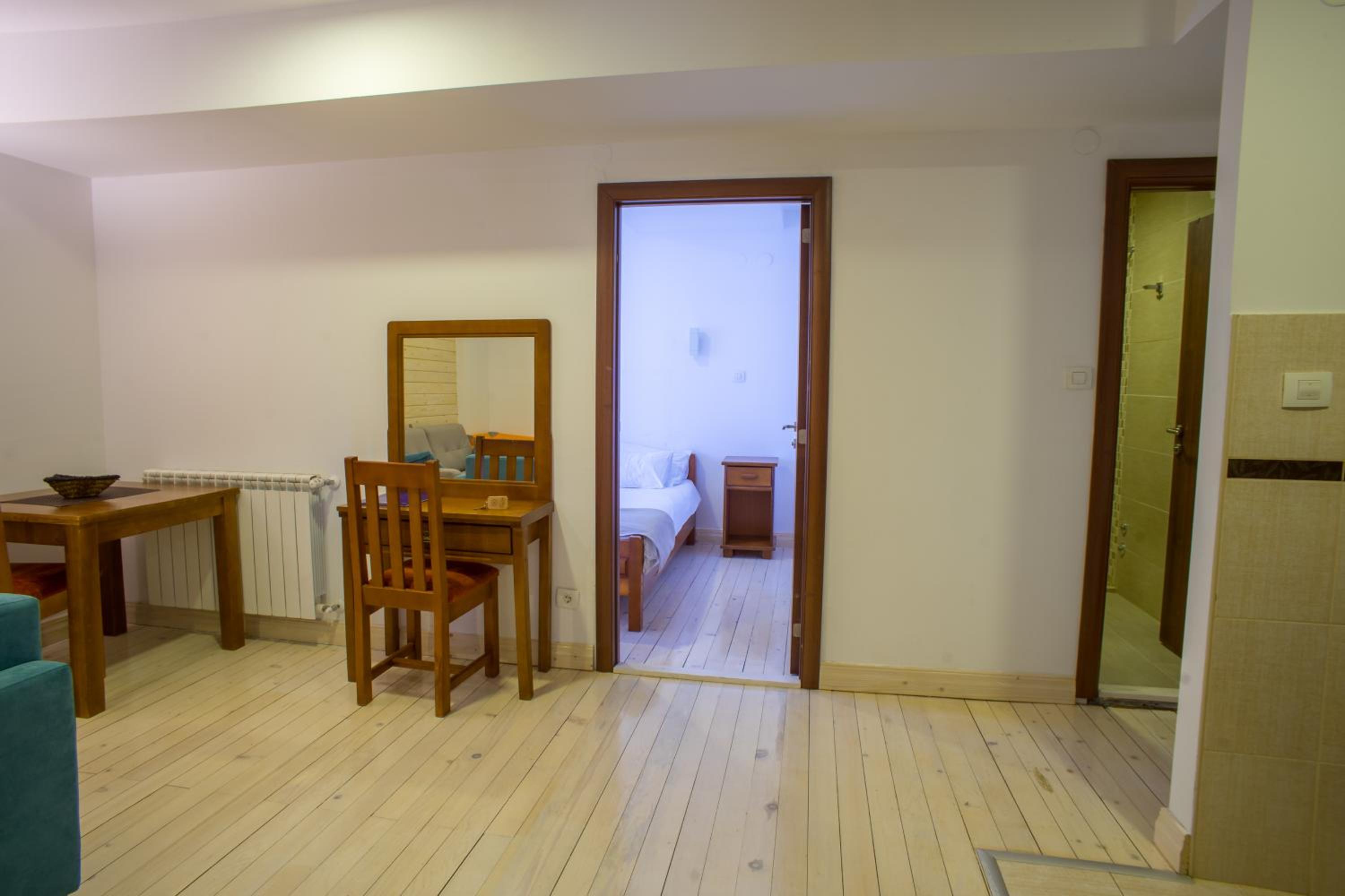 One-Bedroom Apartment photo 1