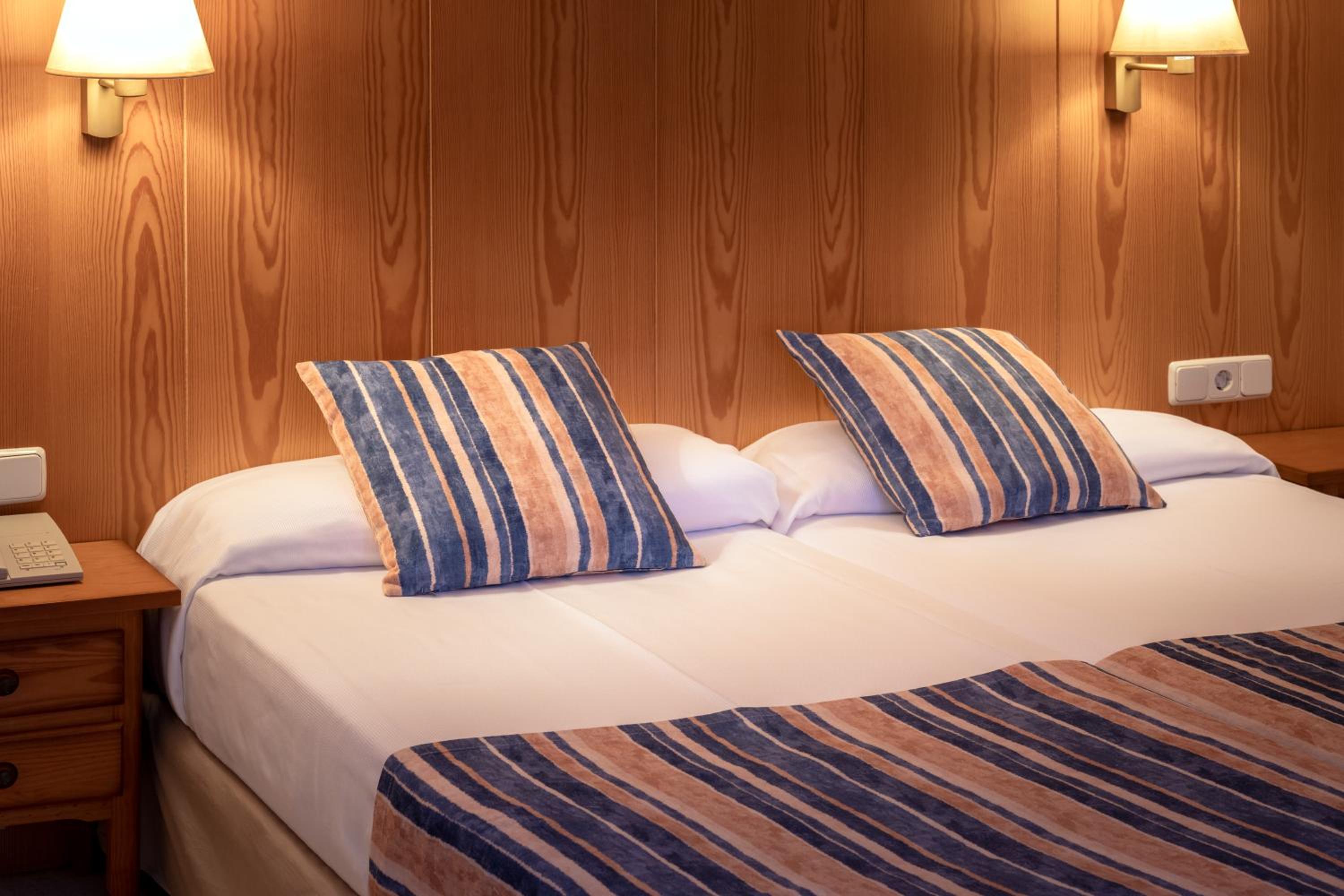 Double or Twin Room with Balcony photo 3