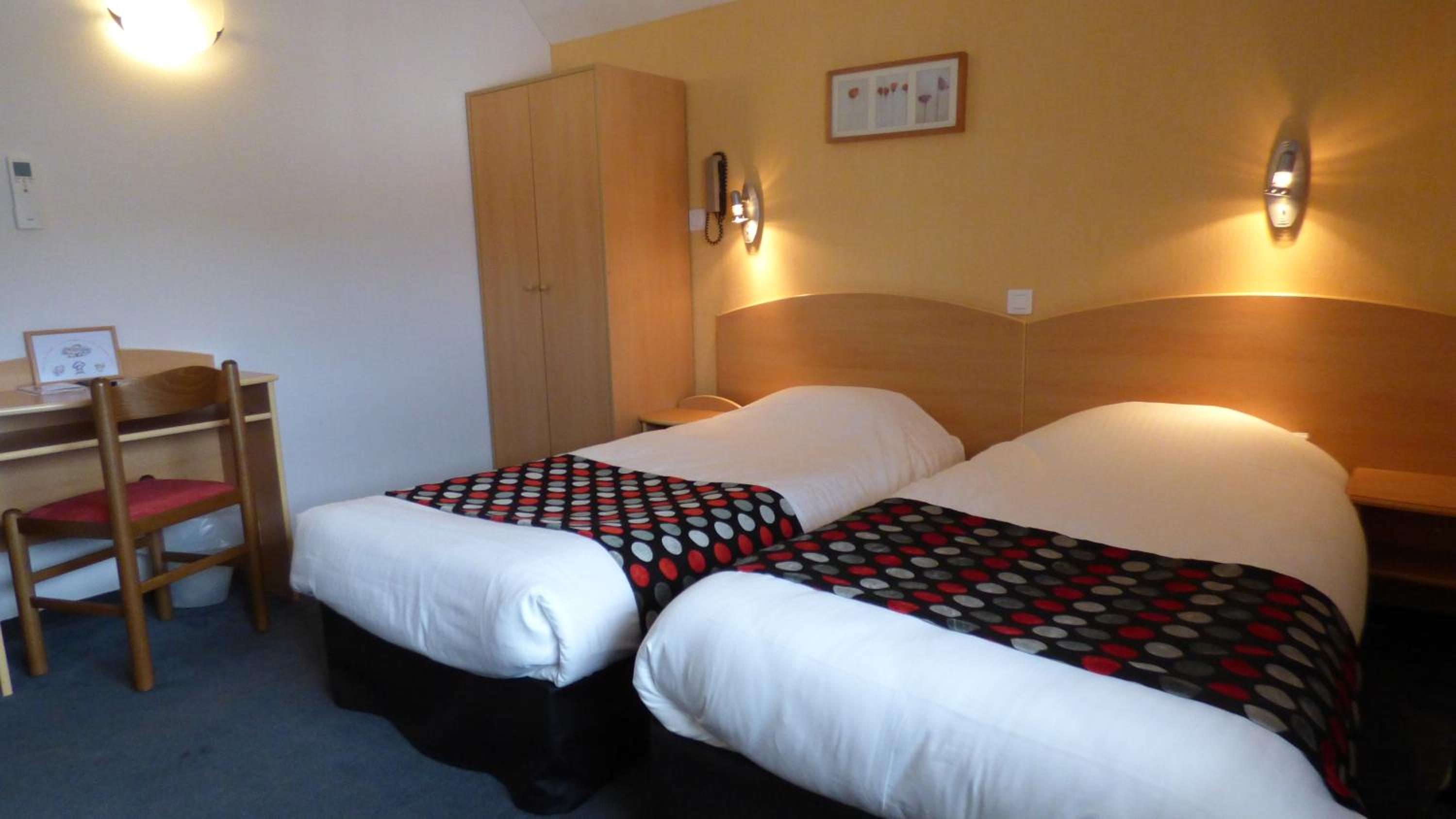 Twin Room - Photo 4