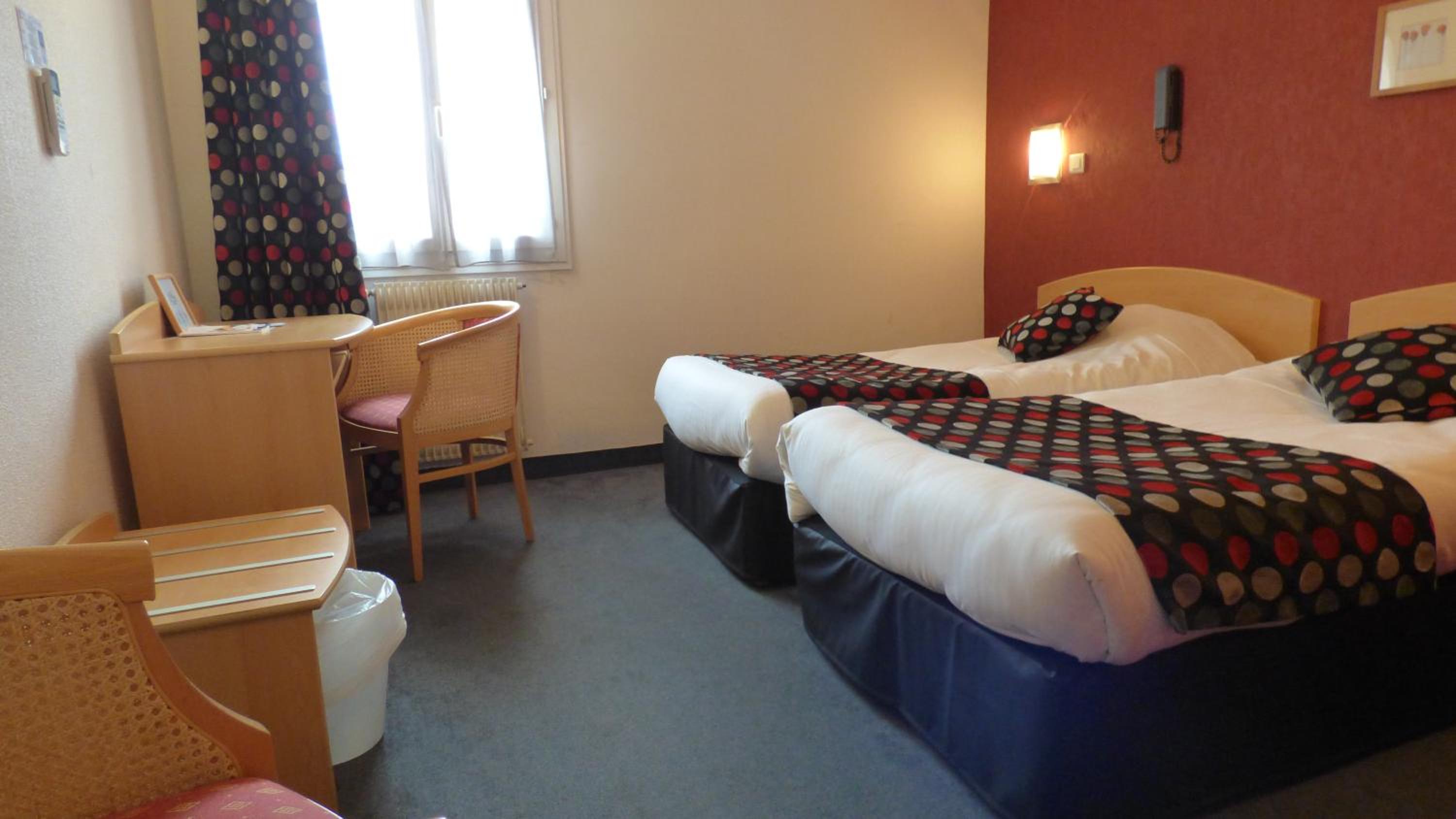 Twin Room - Photo 1