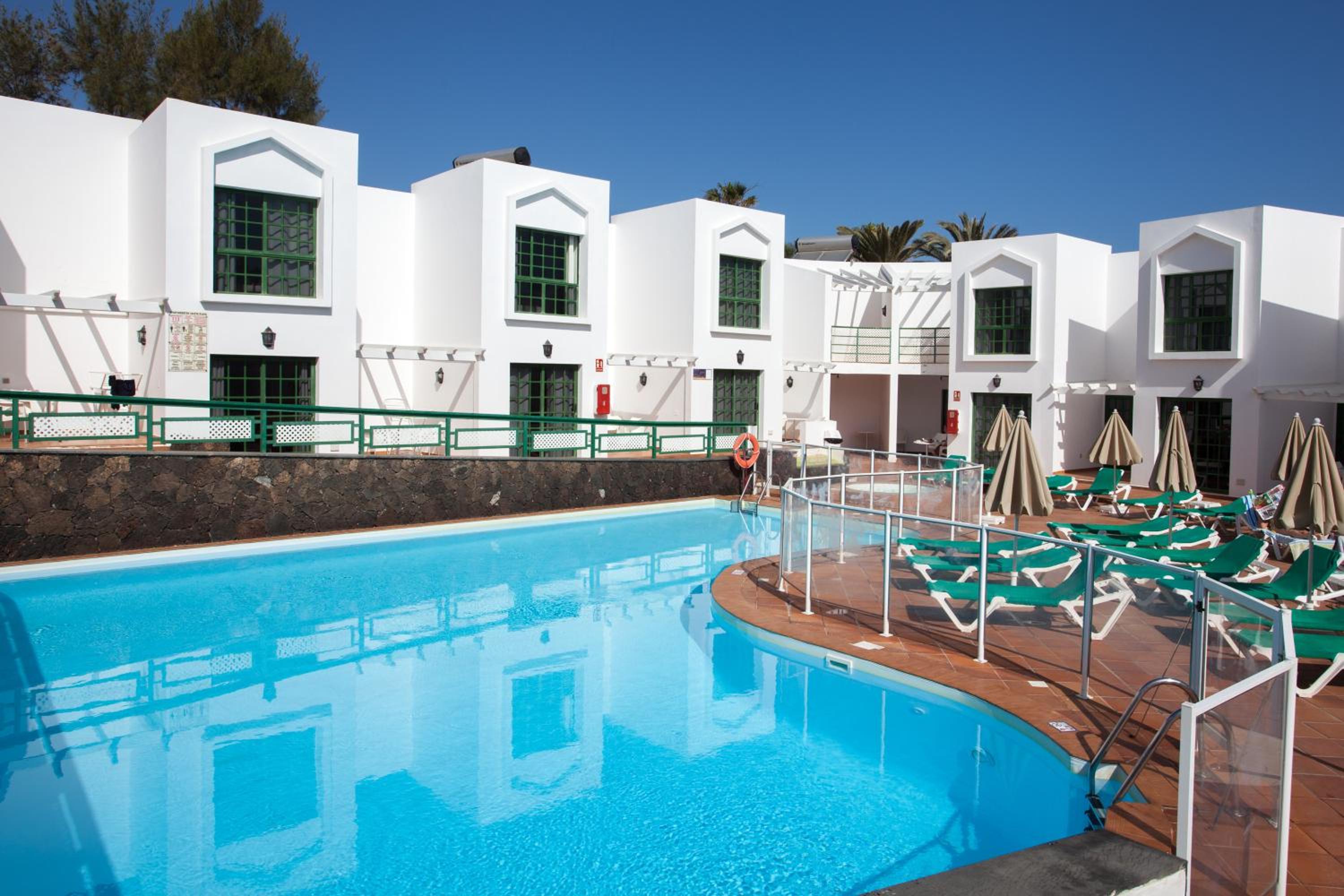 One-Bedroom Apartment with Pool View photo 3