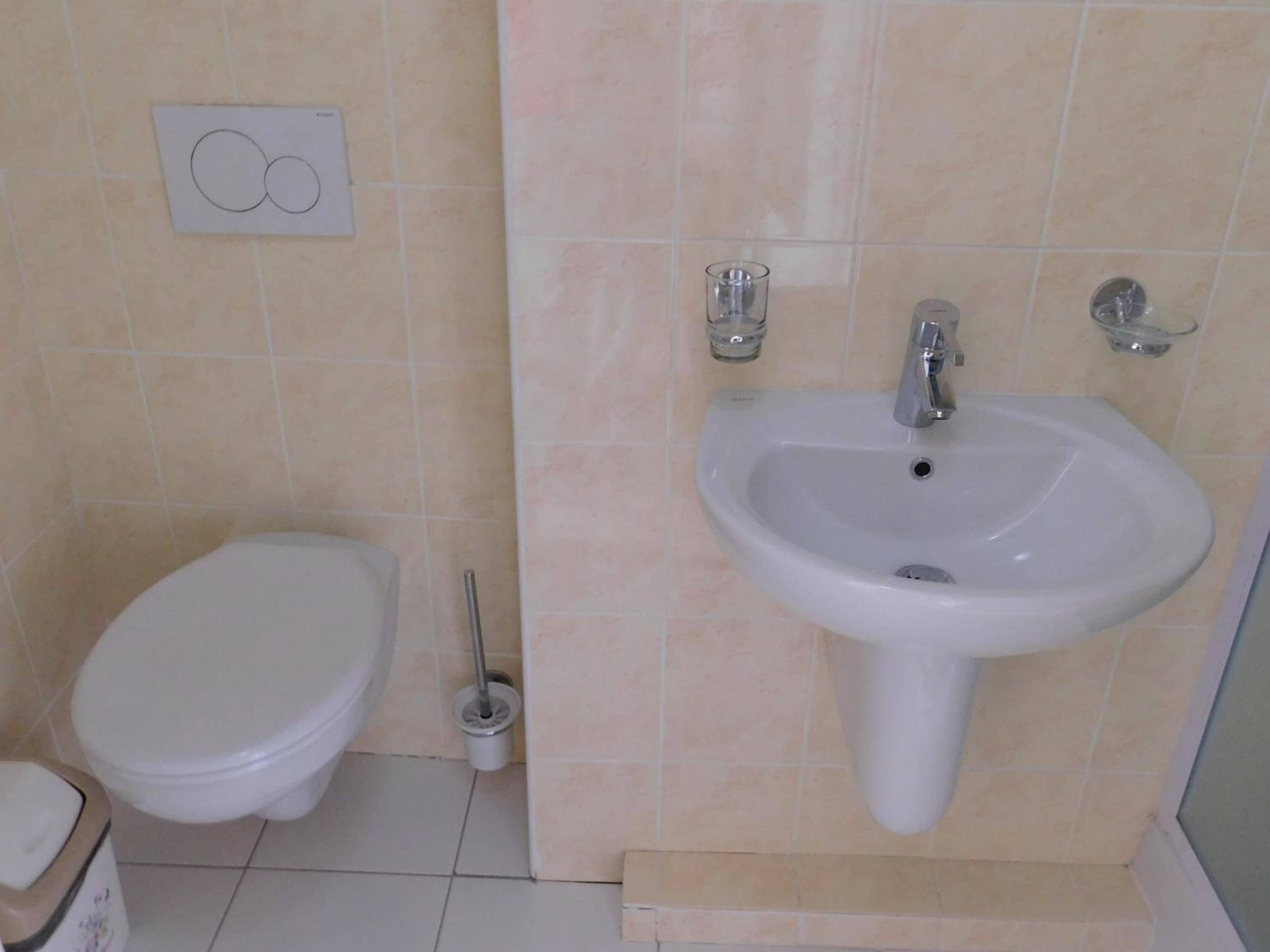 Family Room With Shower photo 2