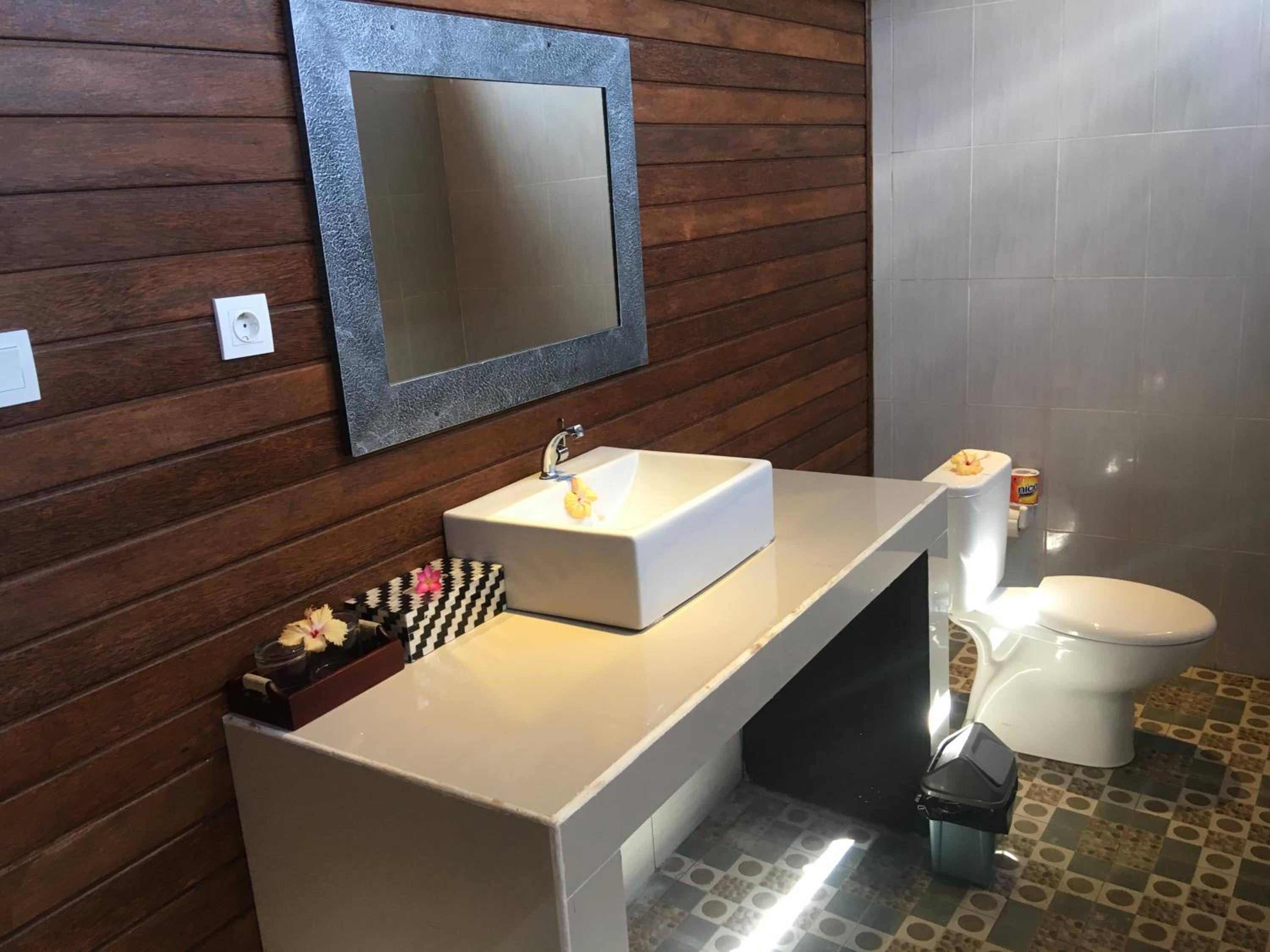 Deluxe Double Room with Balcony - Photo 29