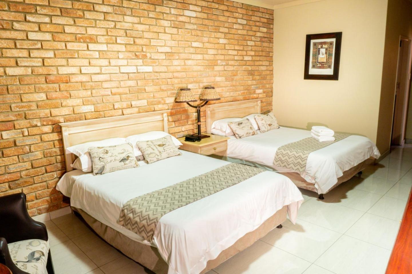 Double or Twin Room - Photo 4