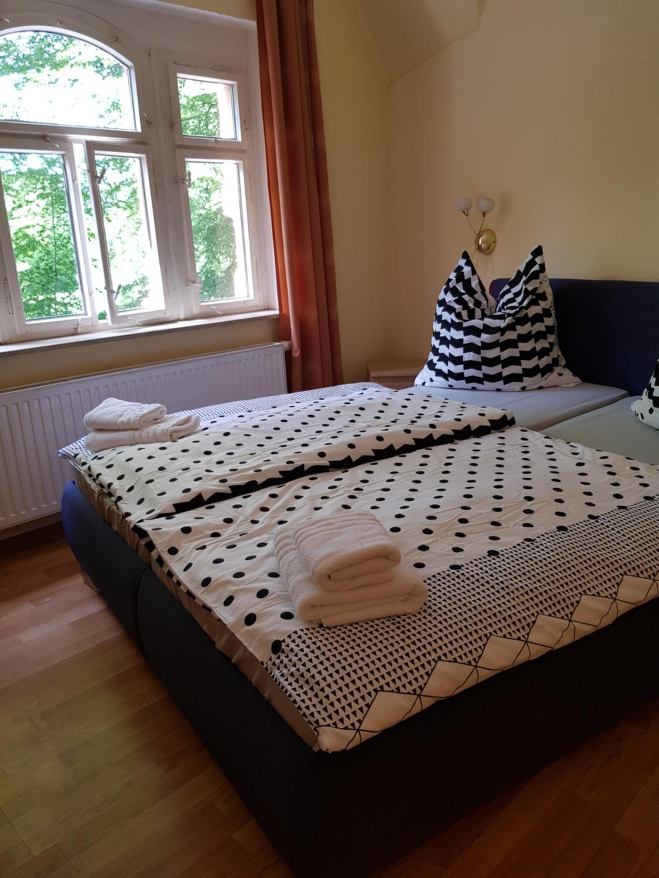 Budget Twin Room - Photo 4