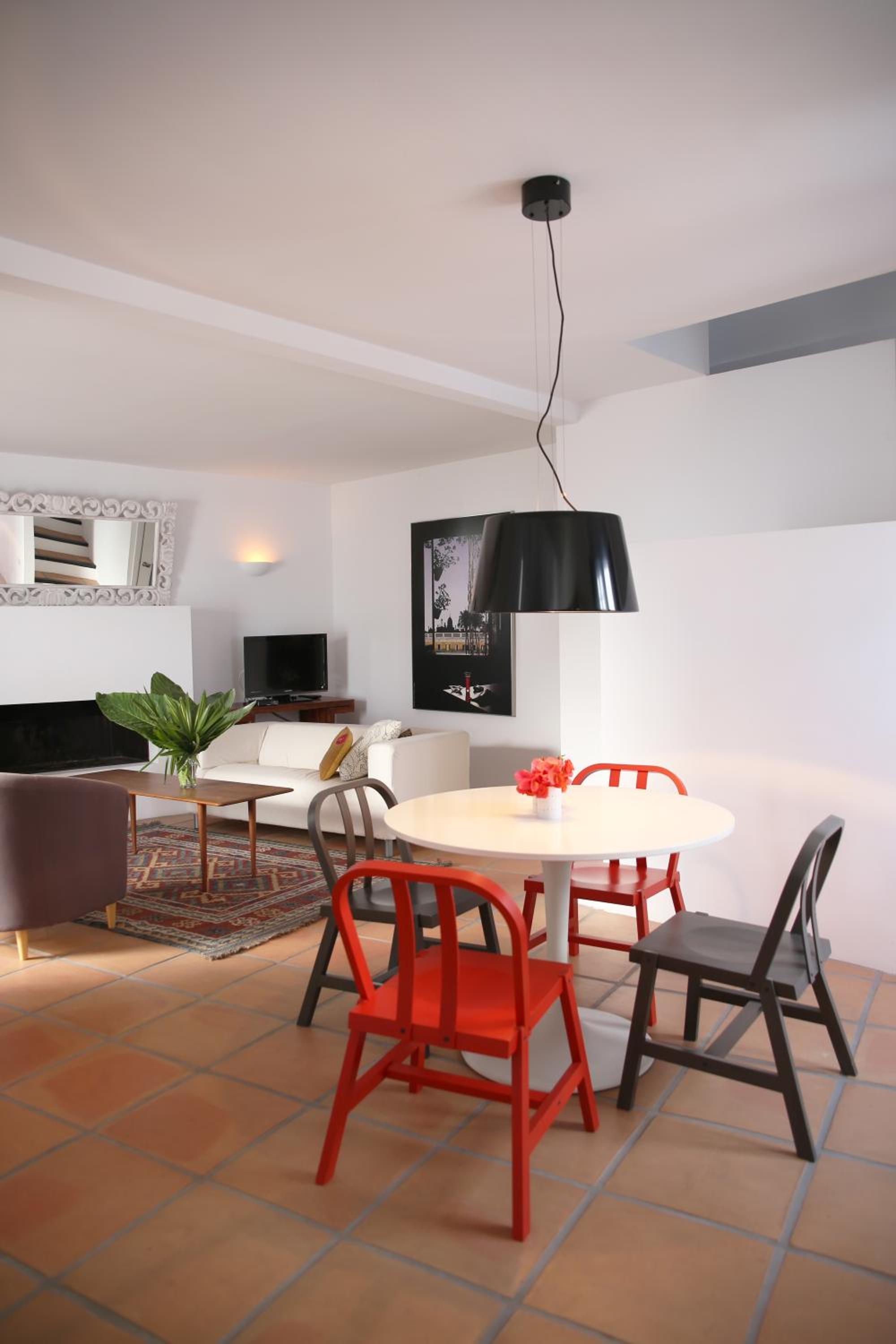 One-Bedroom Apartment - Photo 6