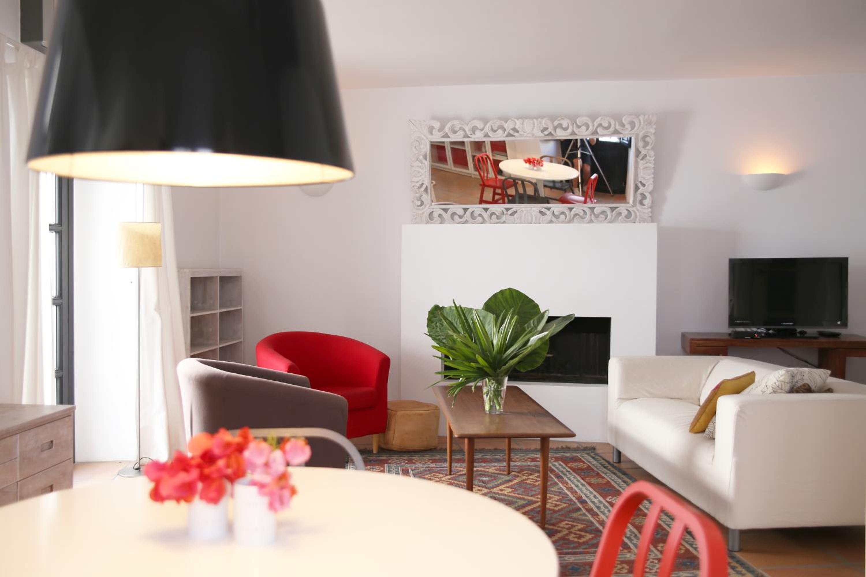 One-Bedroom Apartment - Photo 4