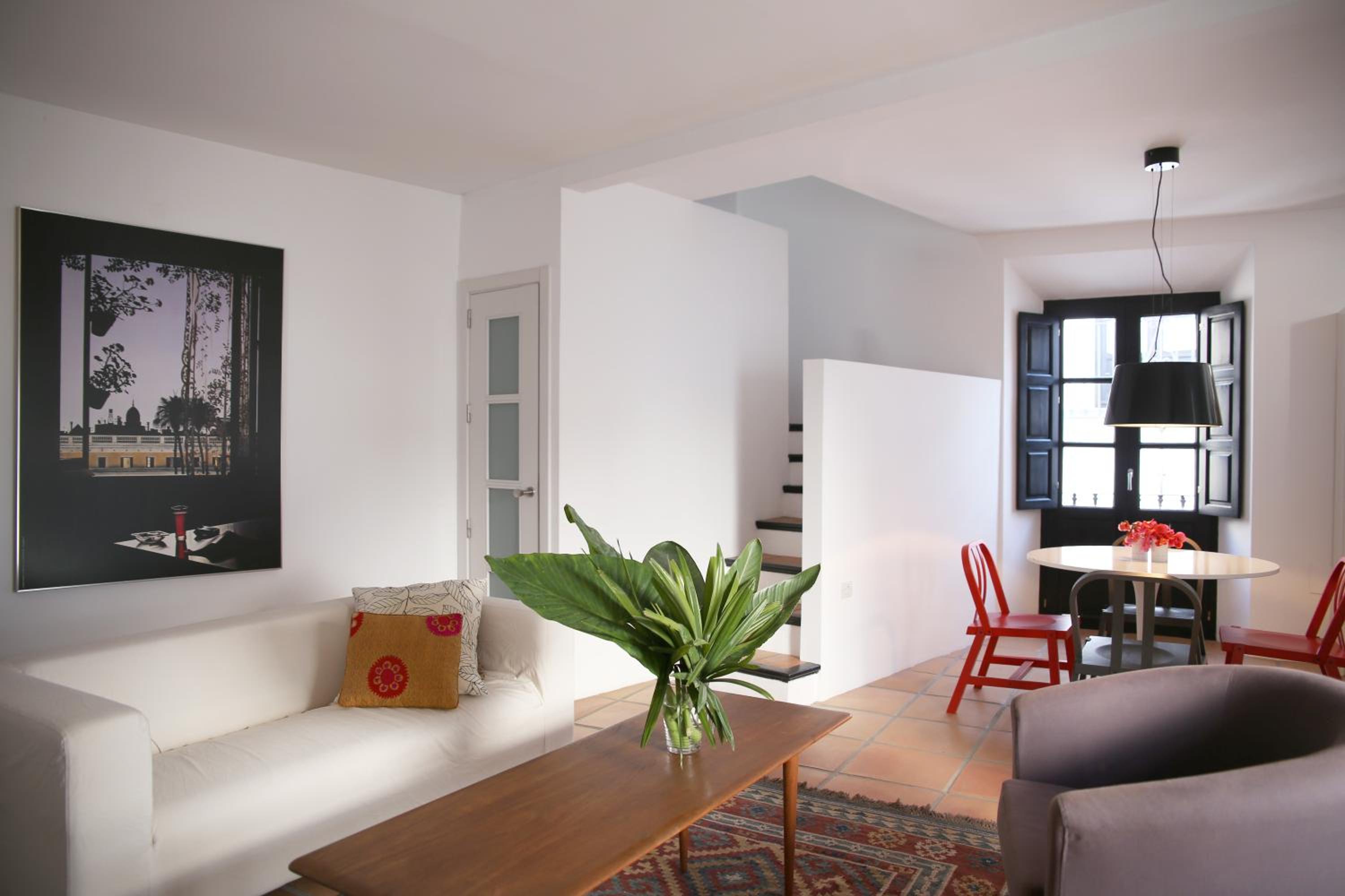 One-Bedroom Apartment - Photo 1