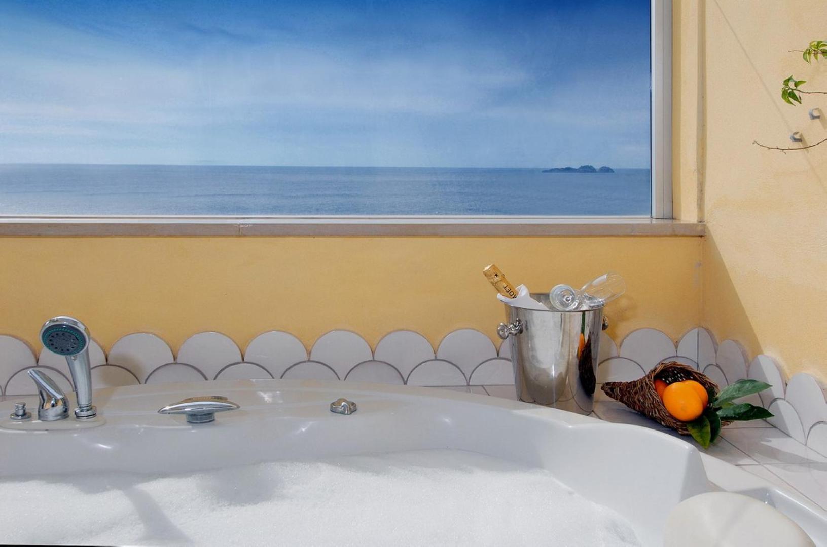 Queen Room with Spa Bath - Photo 7