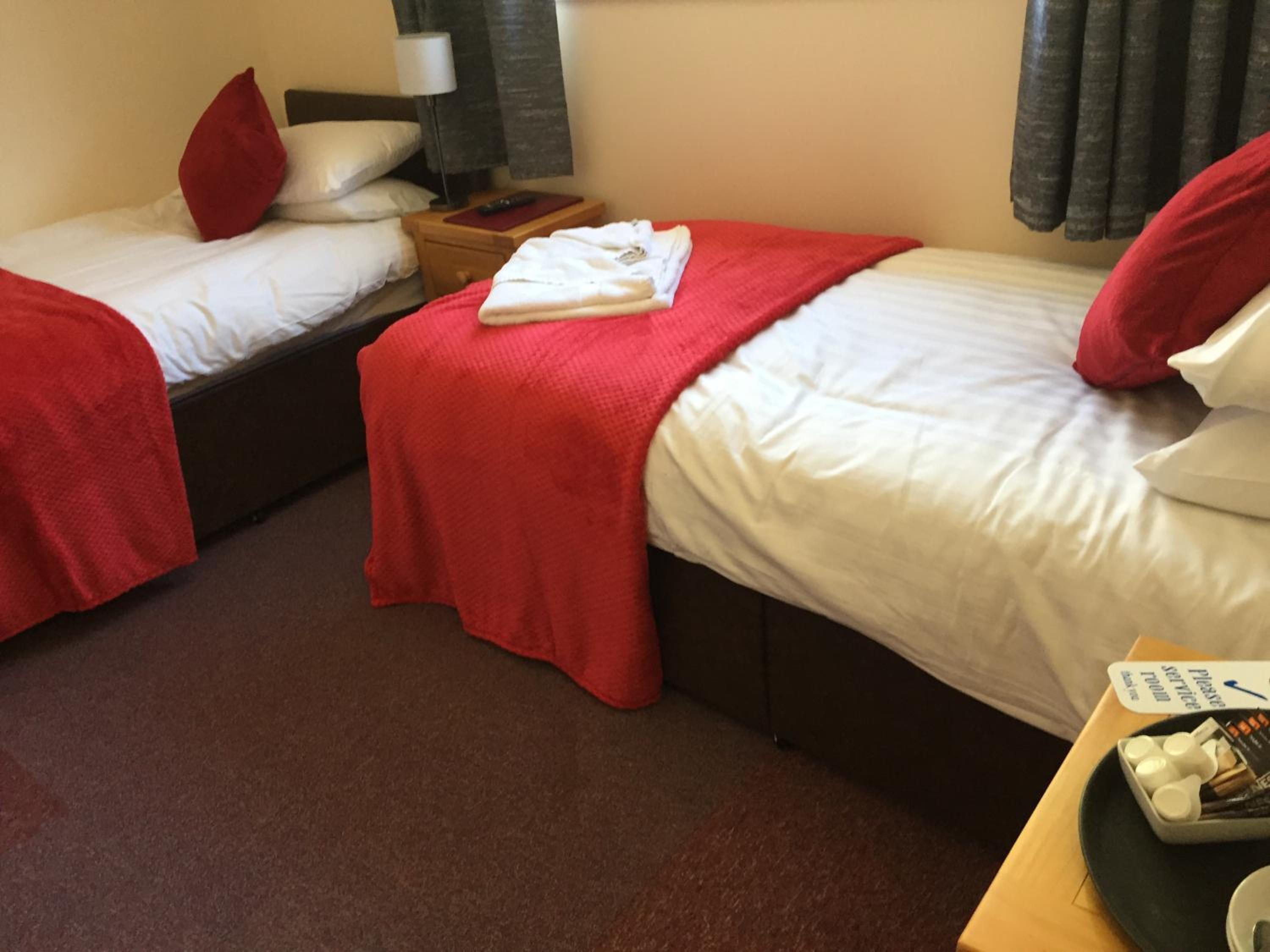 Twin Room with Private Bathroom