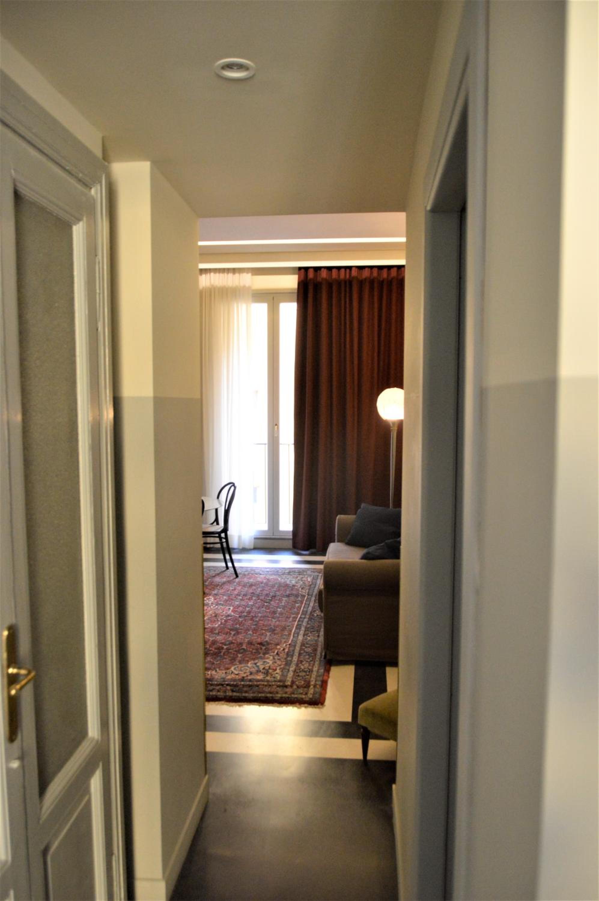 One-Bedroom Apartment photo 2