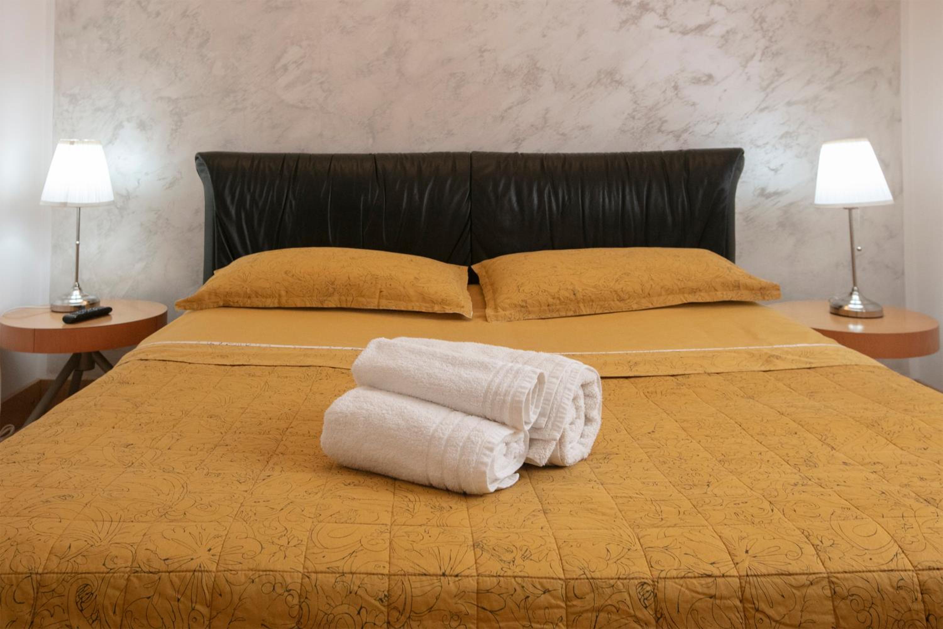 Double Room with Private Bathroom - Photo 8