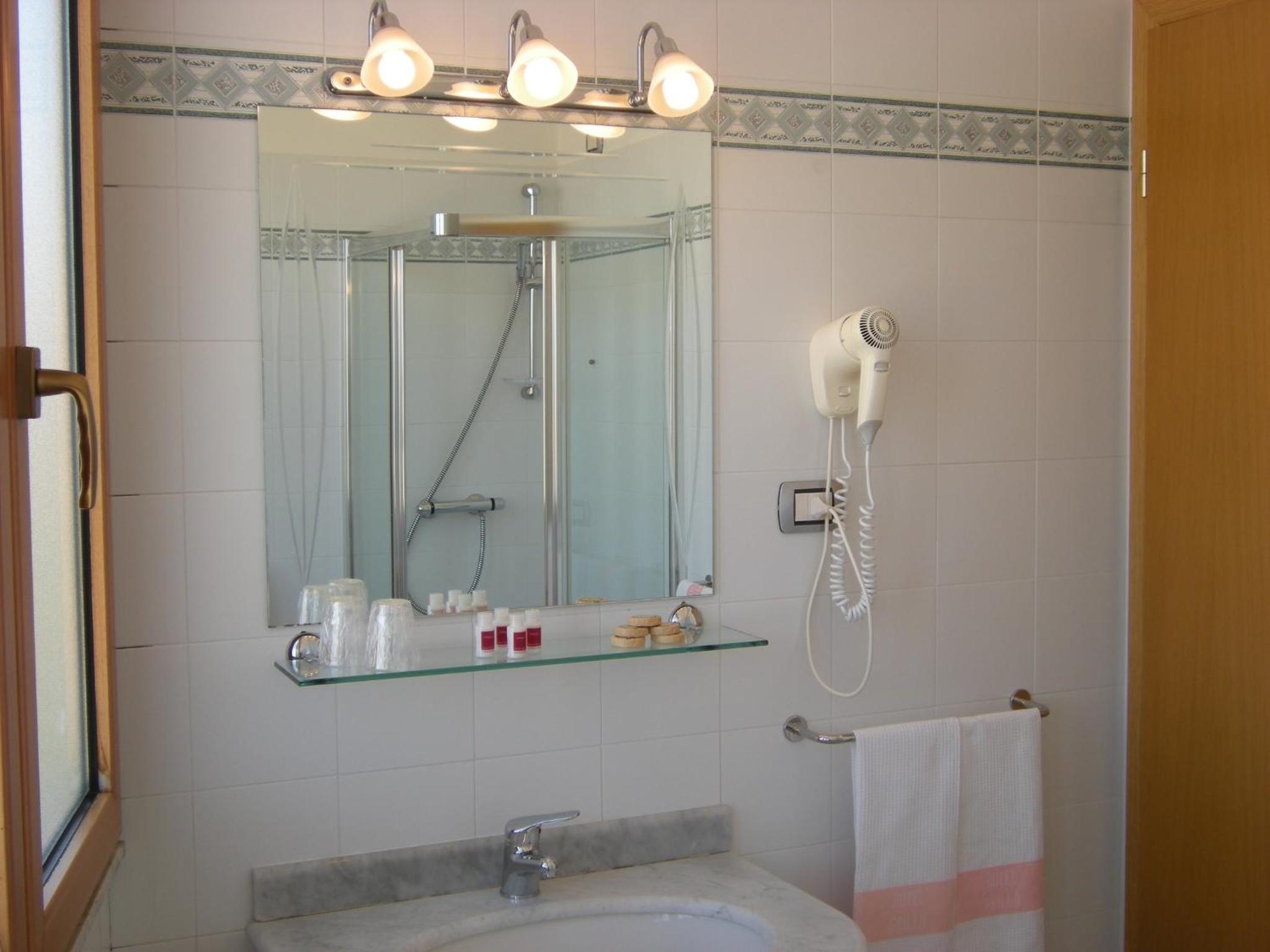 Double or Twin Room - Photo 8