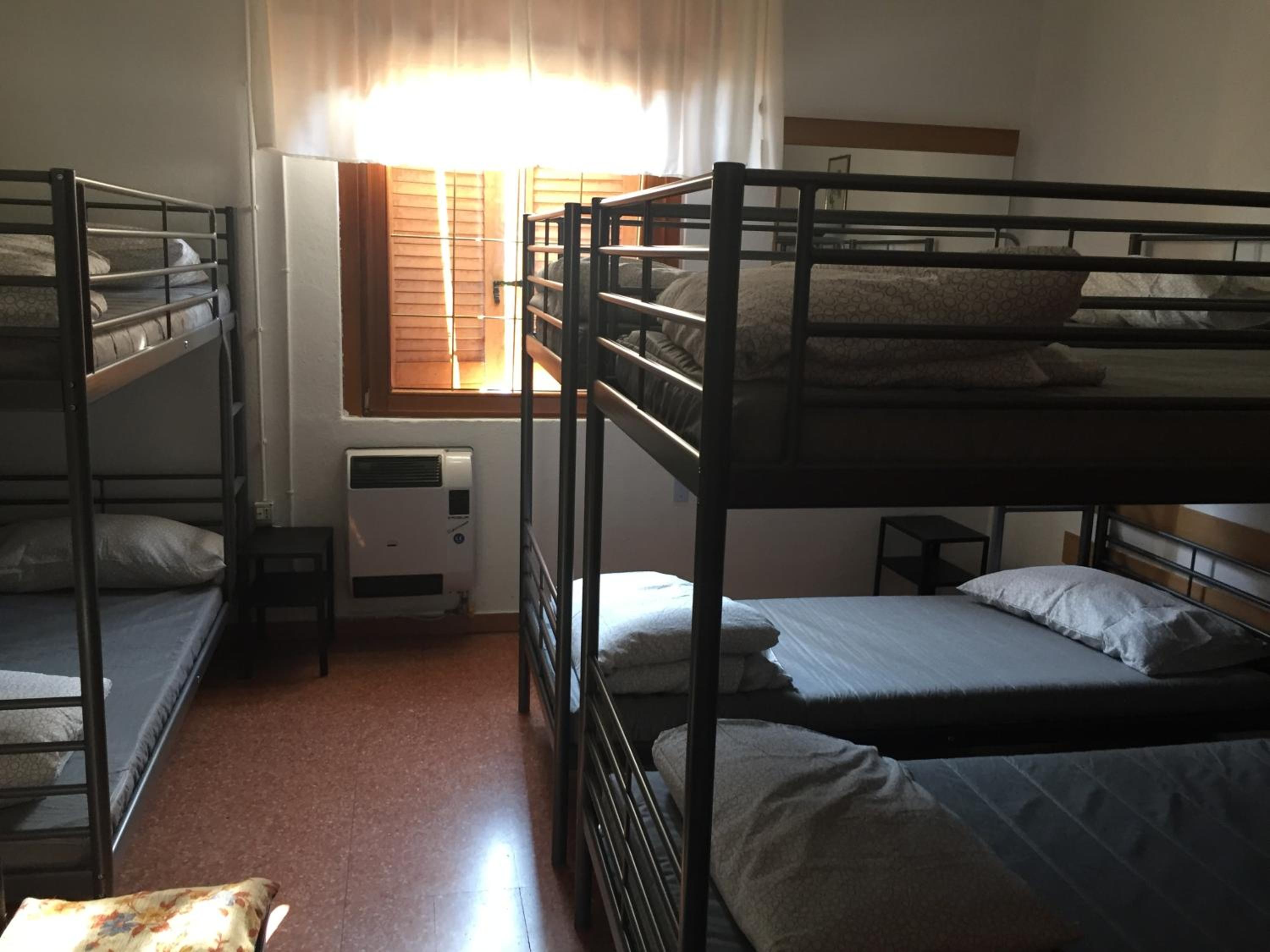 Bed in 6-Bed Dormitory Room photo 1