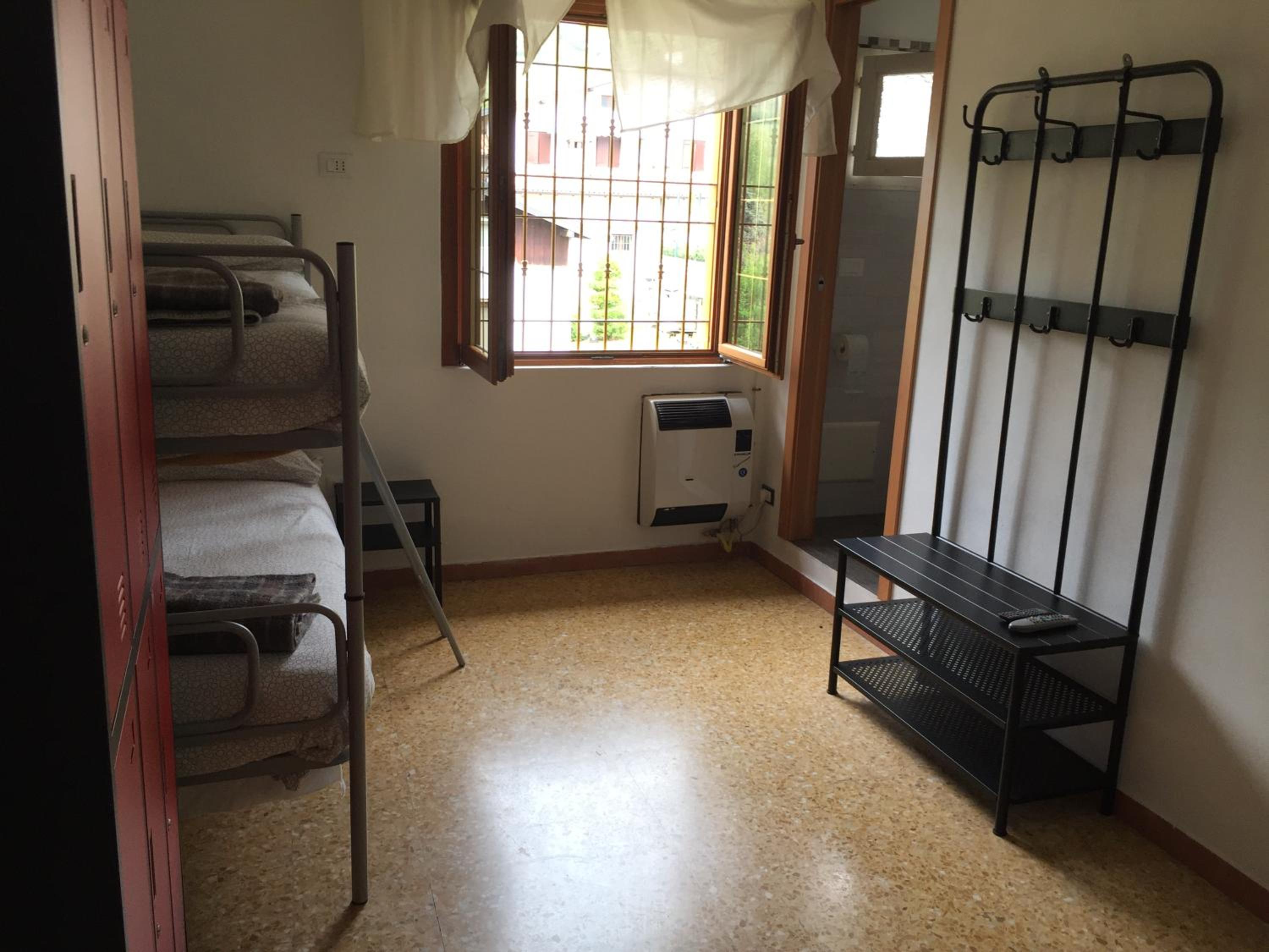 Bed in 4-Bed Dormitory Room photo 1