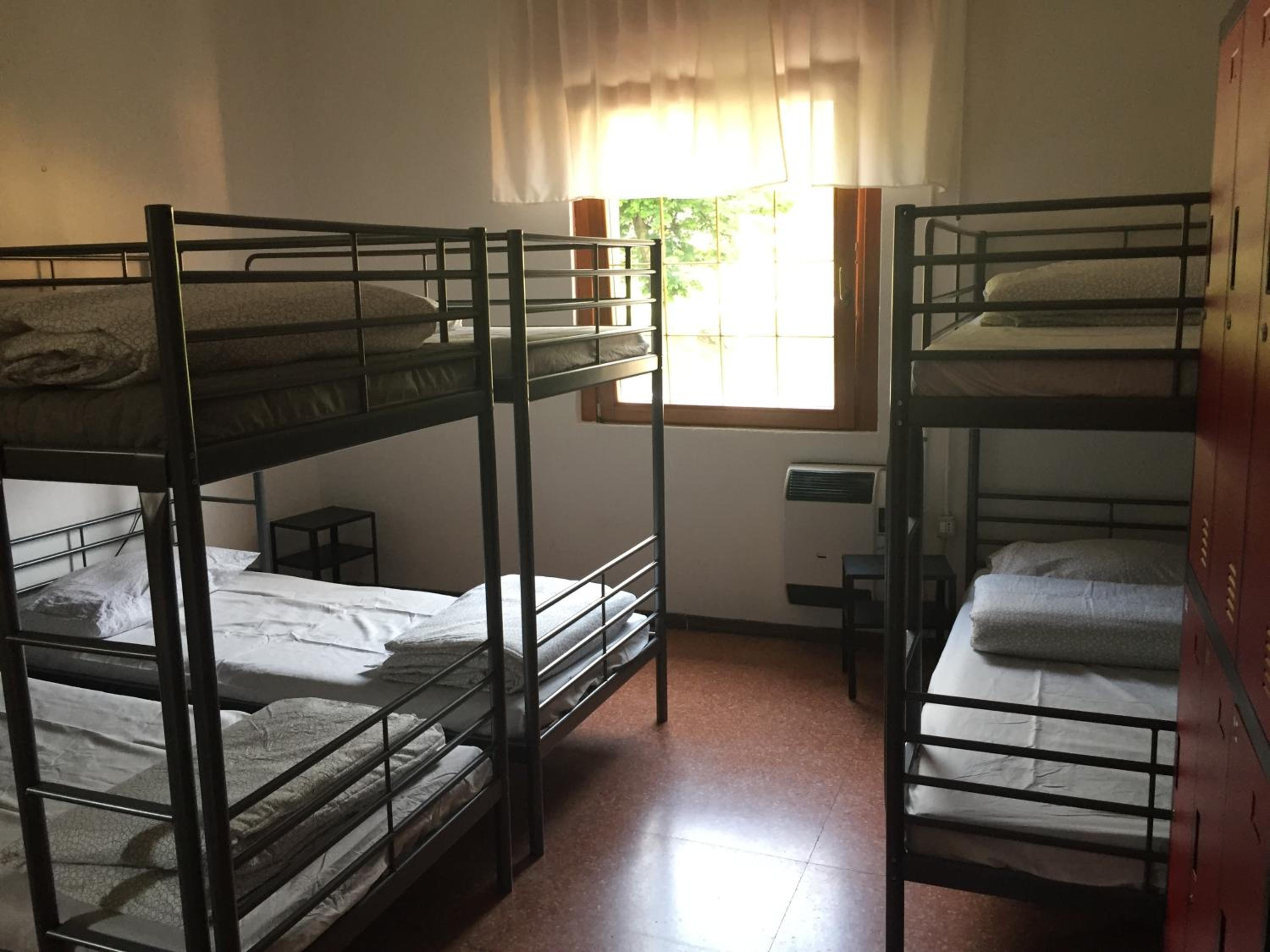Bed in 6-Bed Dormitory Room photo 3