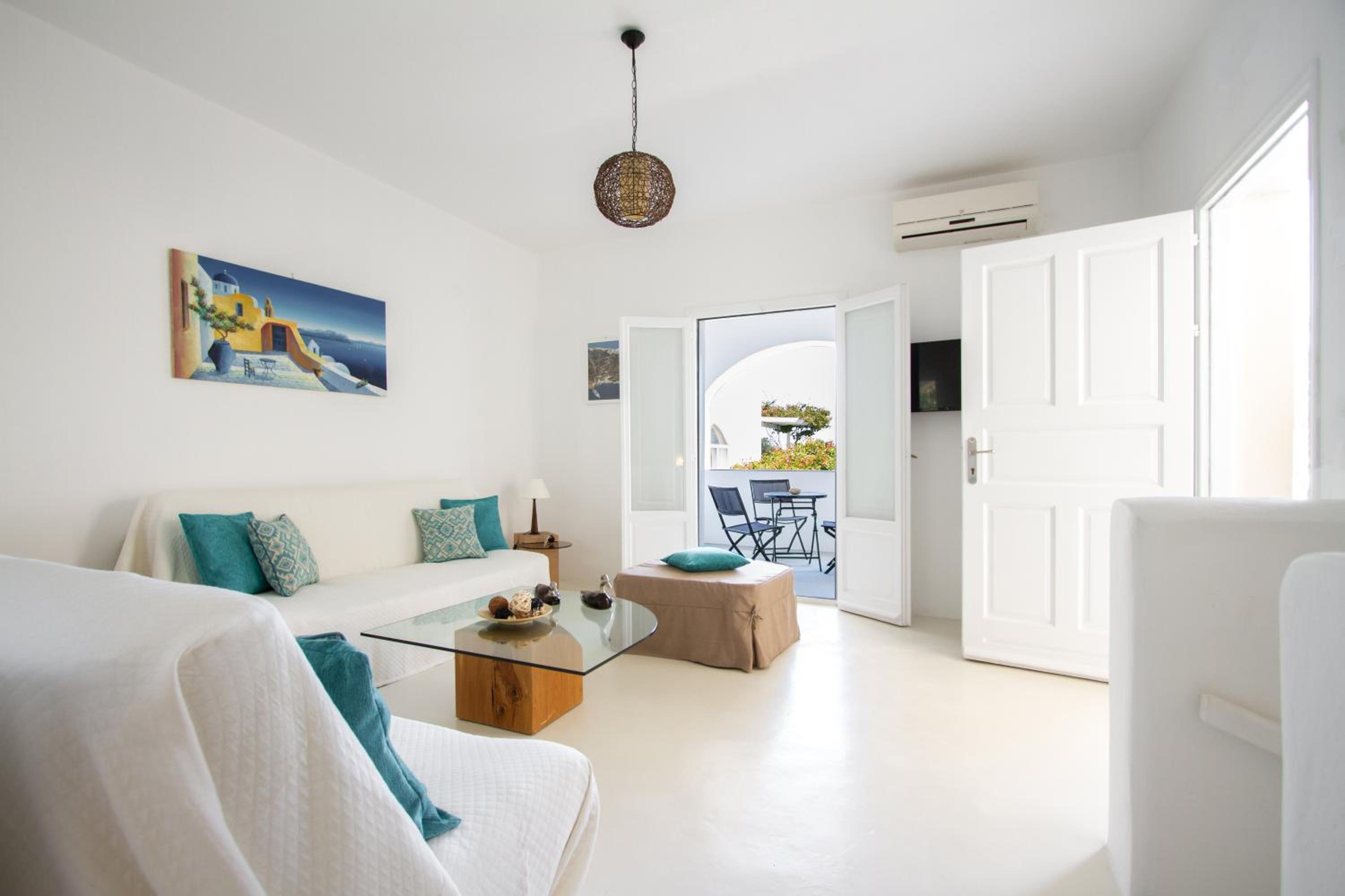 White Katikia Two-Bedroom Apartment - Split Level - Photo 10