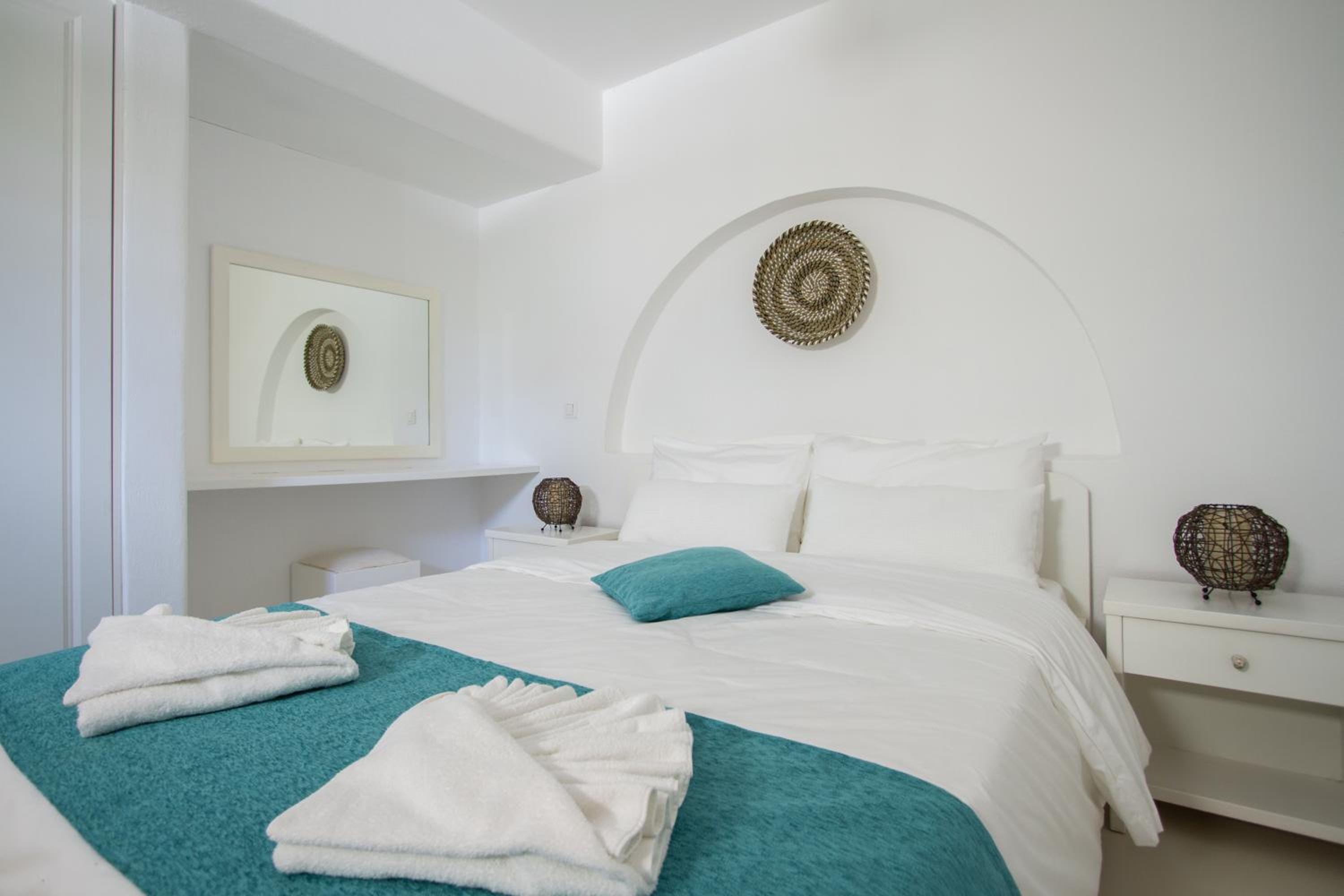 White Katikia Two-Bedroom Apartment - Split Level - Photo 16