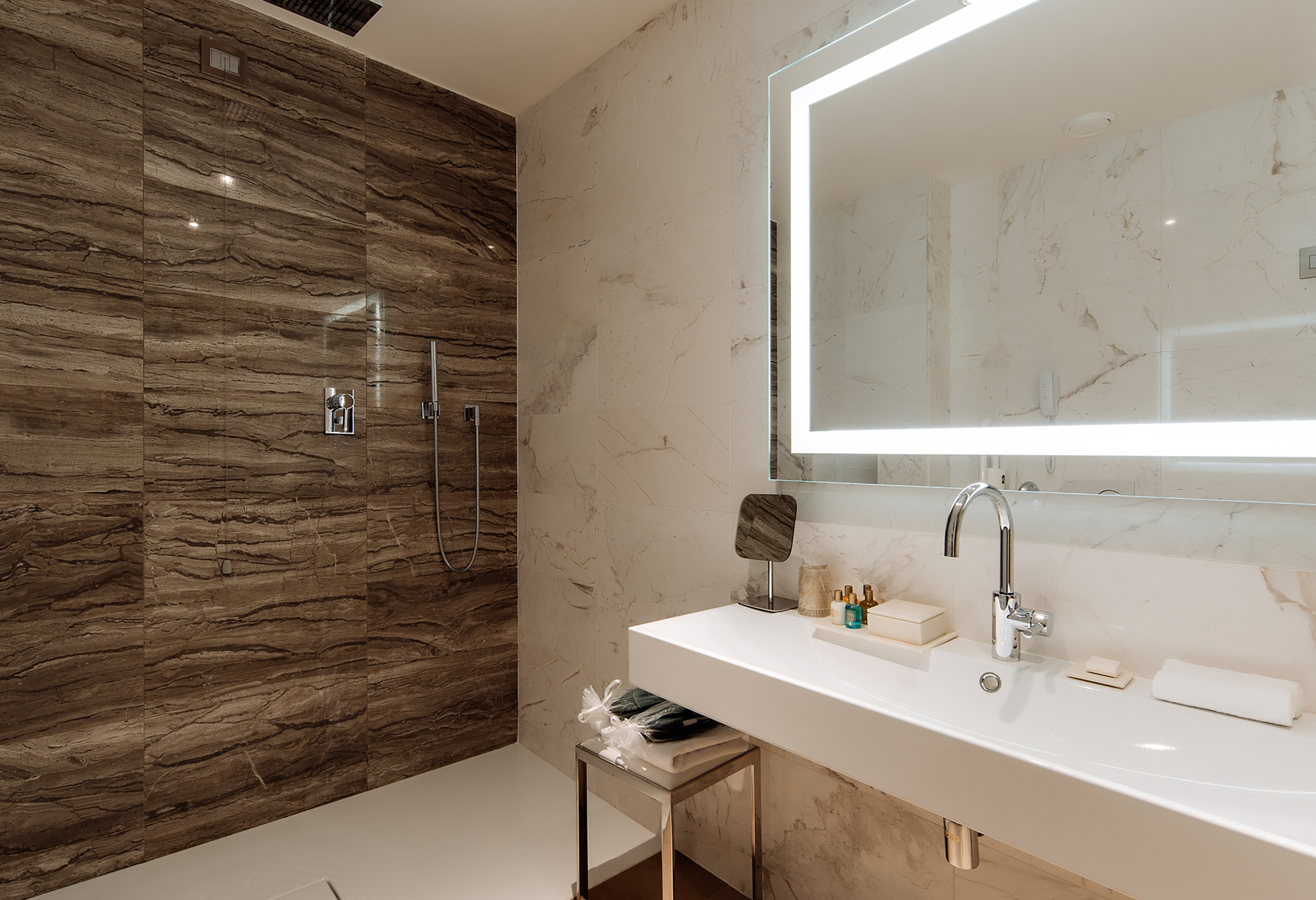 King Accessible Deluxe Room