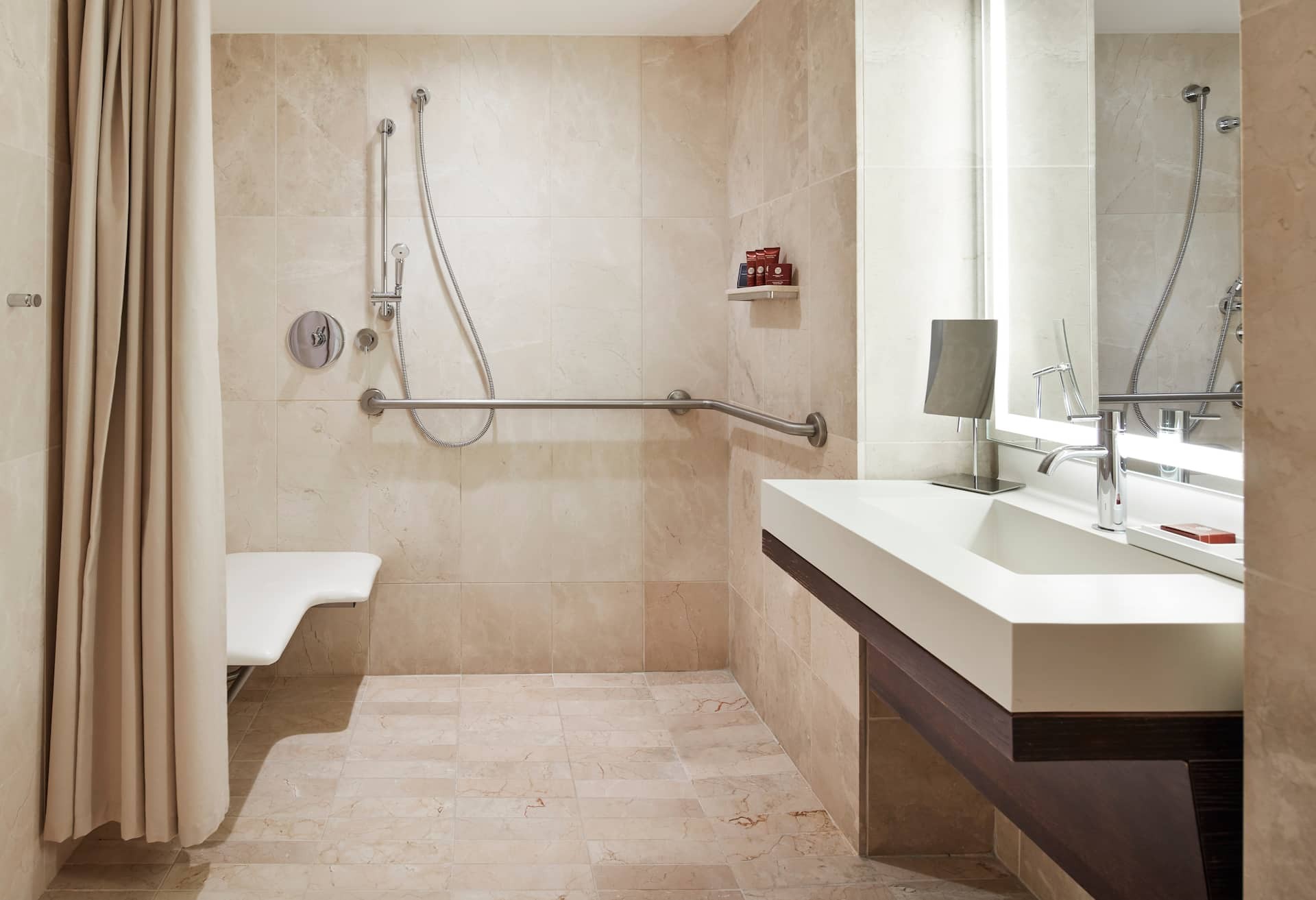 Deluxe Suite 2 Doubles Mob Access Ri Shower