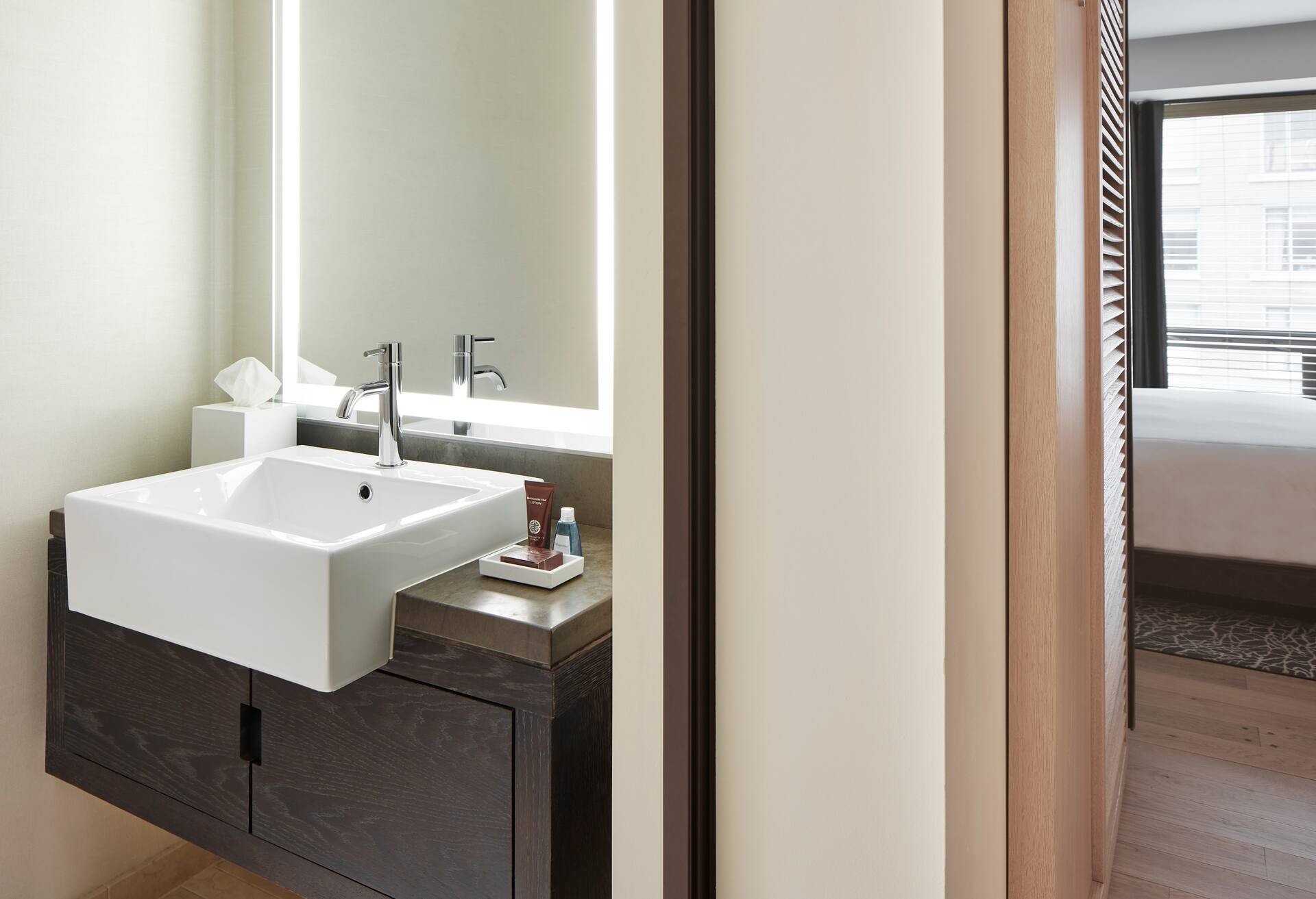 Executive Suite 1 King Mob Access Ri Shower