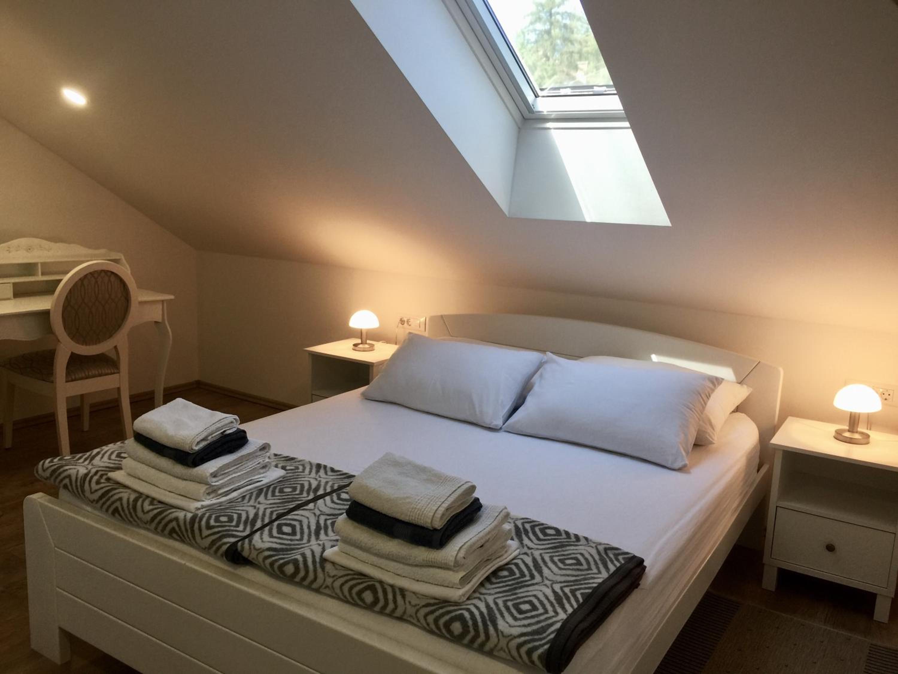 Double Room with Private Bathroom - Photo 3