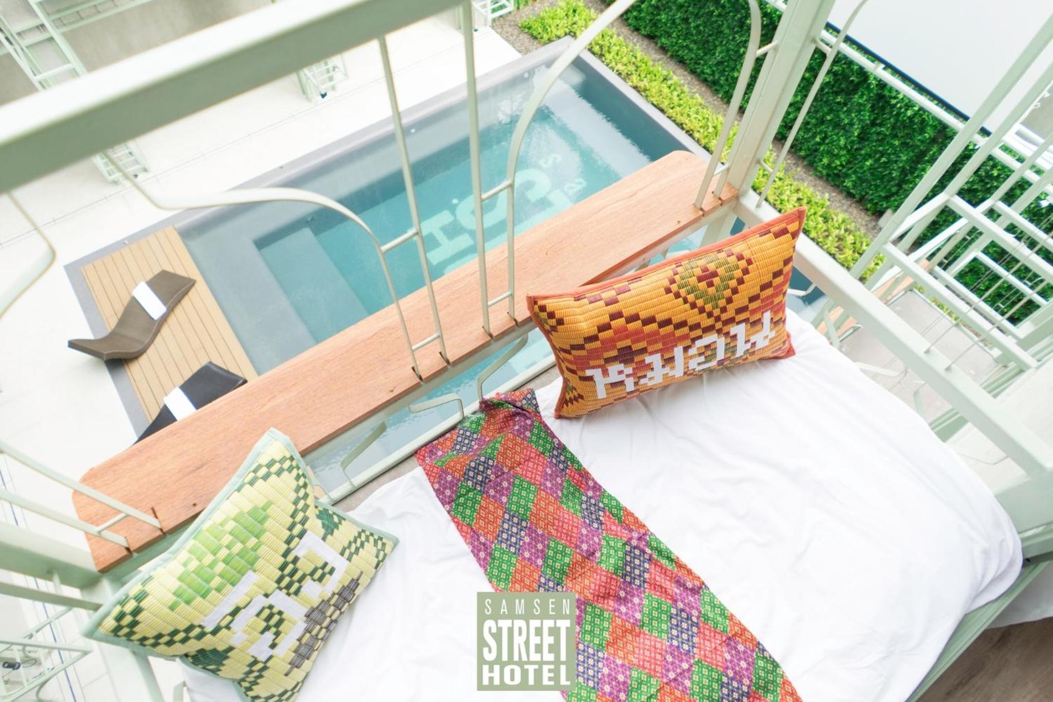 Deluxe with Pool View photo 2