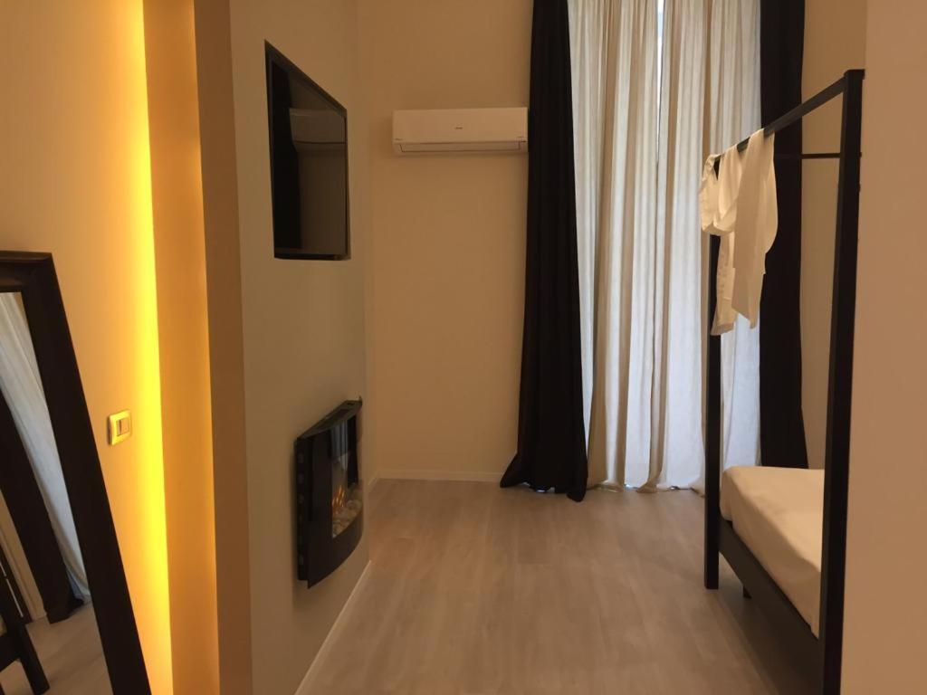 Junior Suite with Balcony - Photo 10