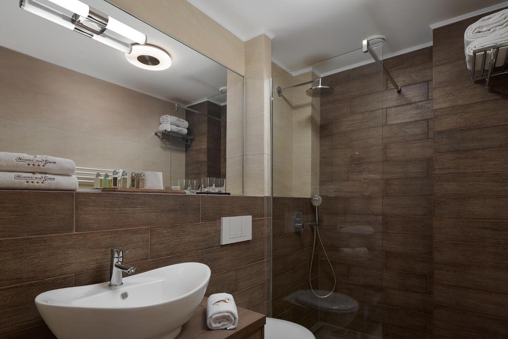 Deluxe Double or Twin Room - Photo 5