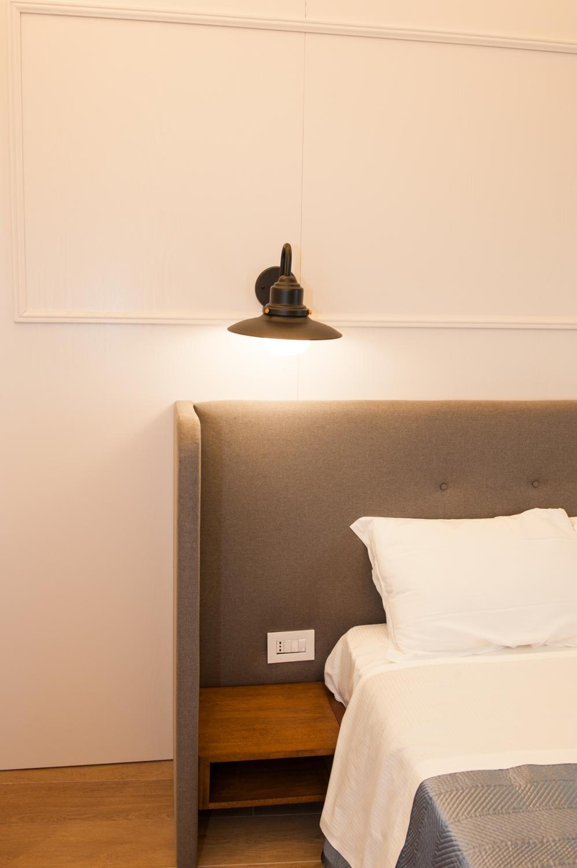 Deluxe Double Room - Photo 21