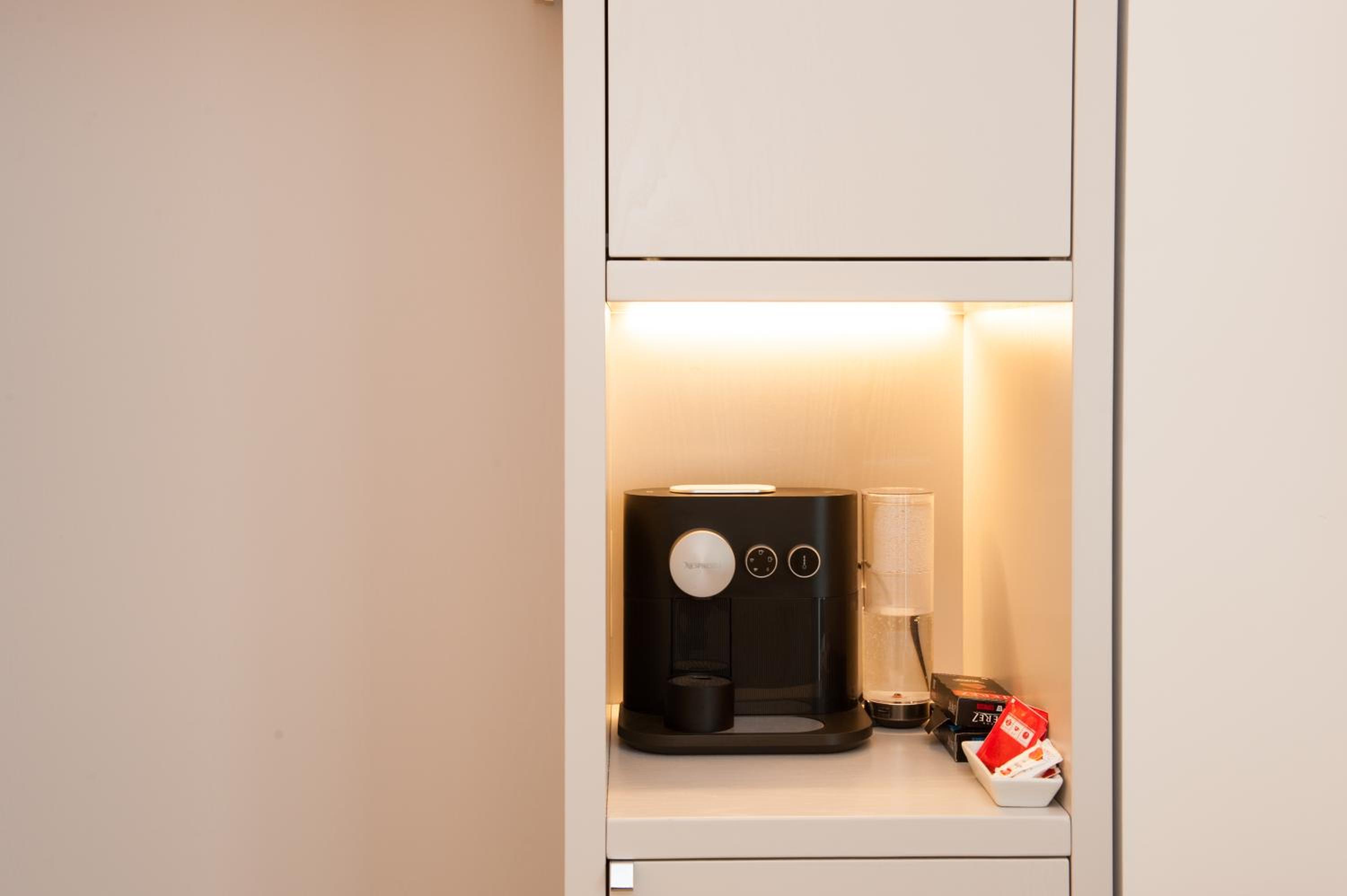 Deluxe Double Room - Photo 18