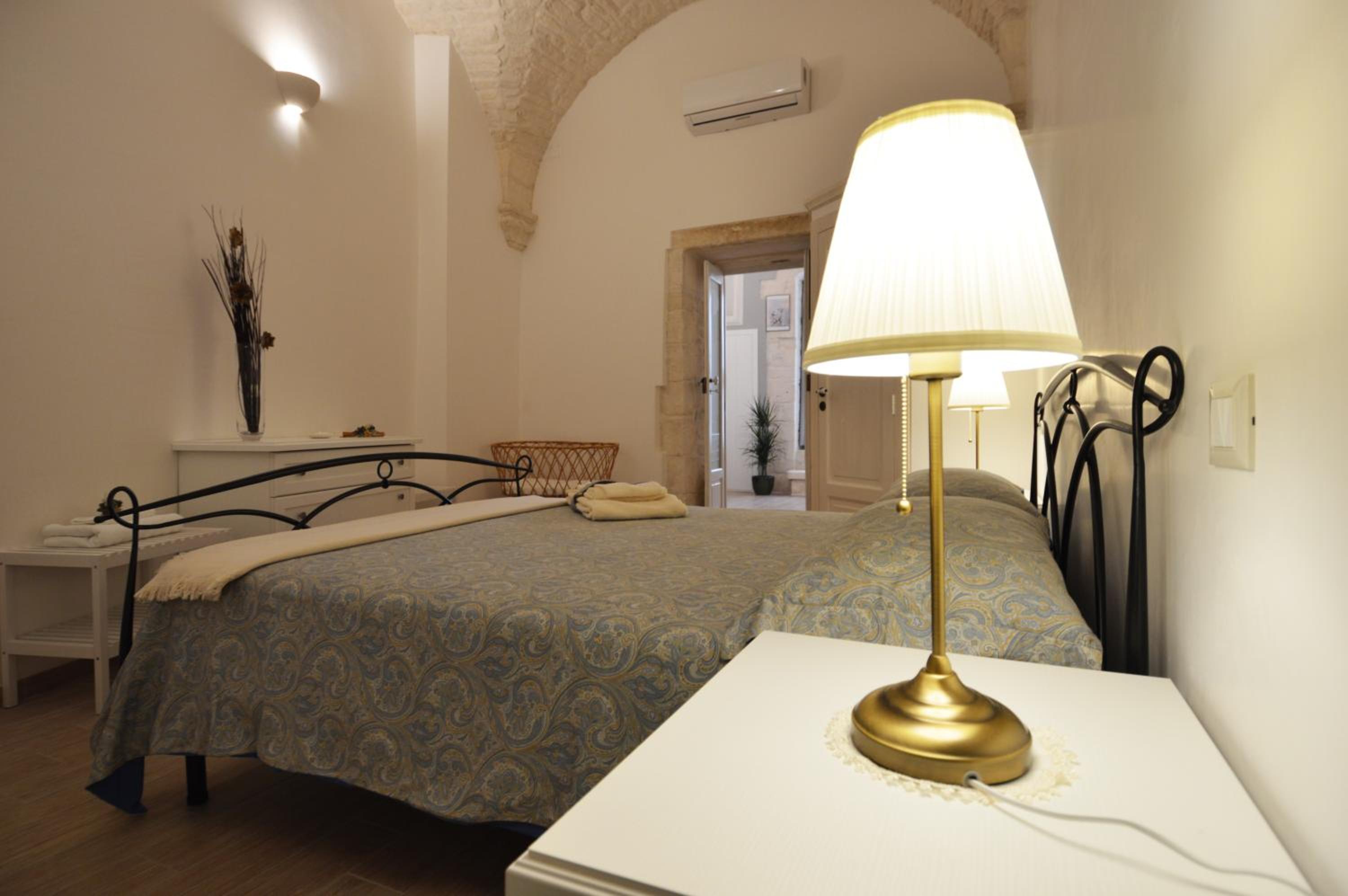 Apartment - Split Level - Photo 2