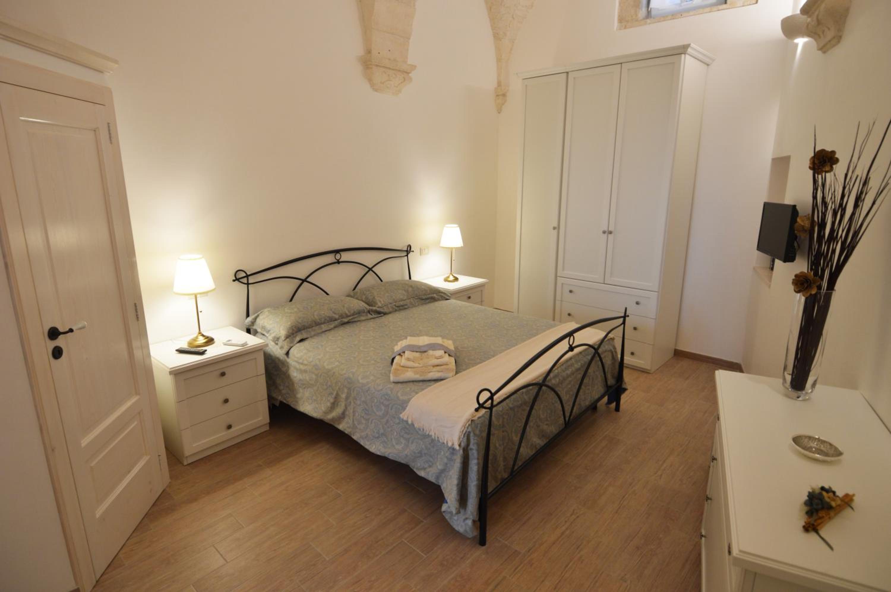 Apartment - Split Level - Photo 1