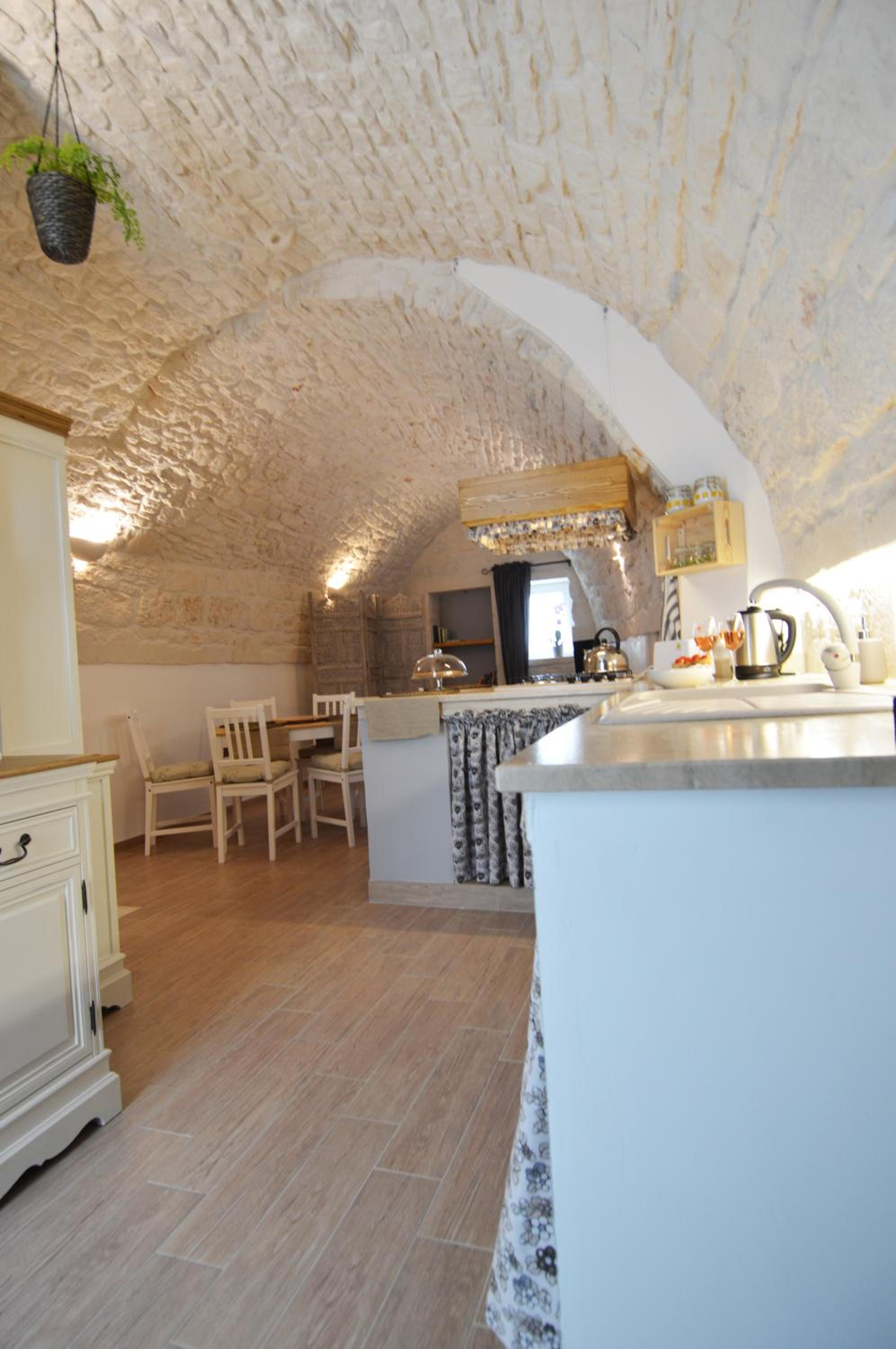 Apartment - Split Level - Photo 18