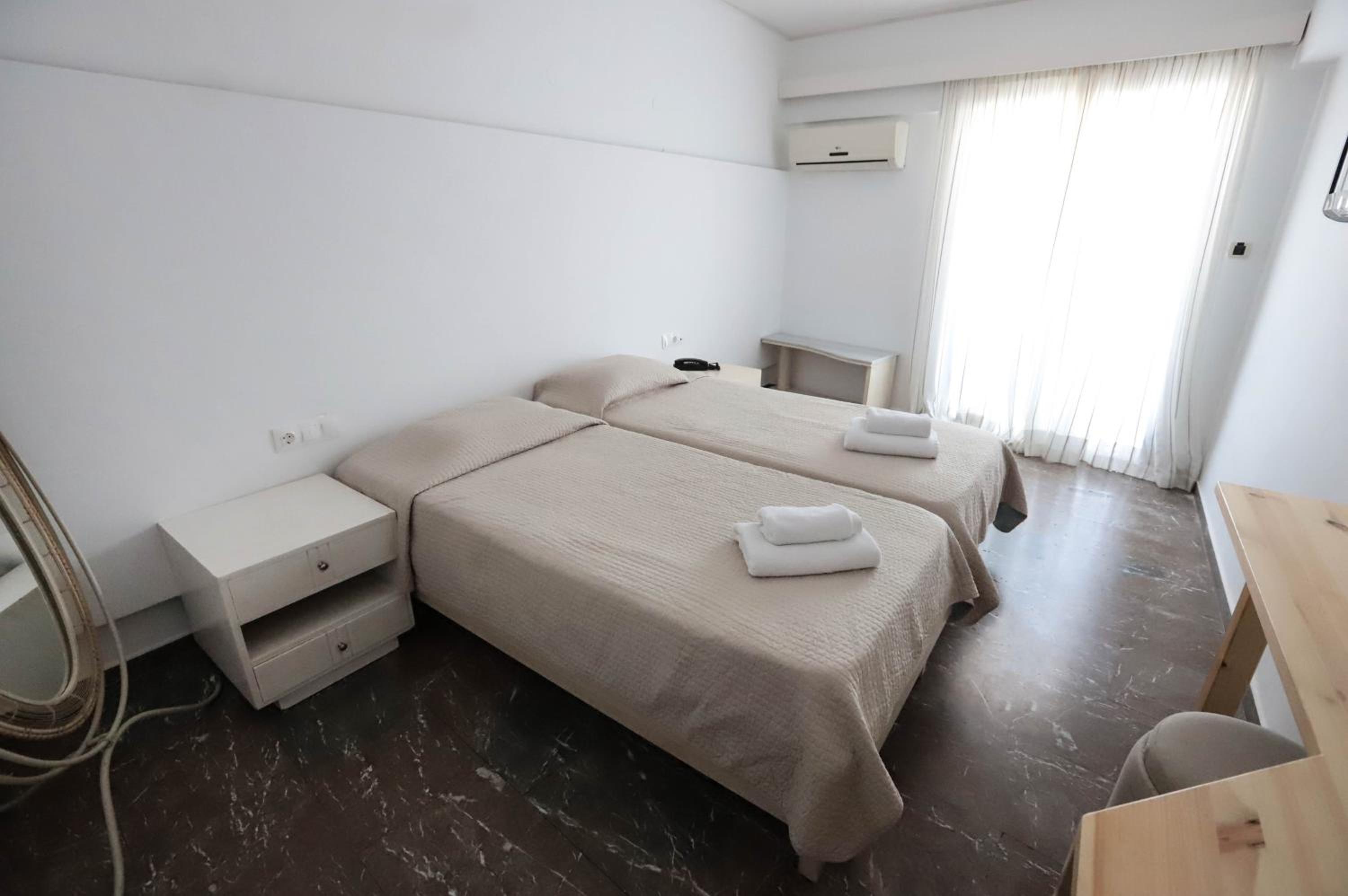Standard Double or Twin Room with Balcony - Photo 3