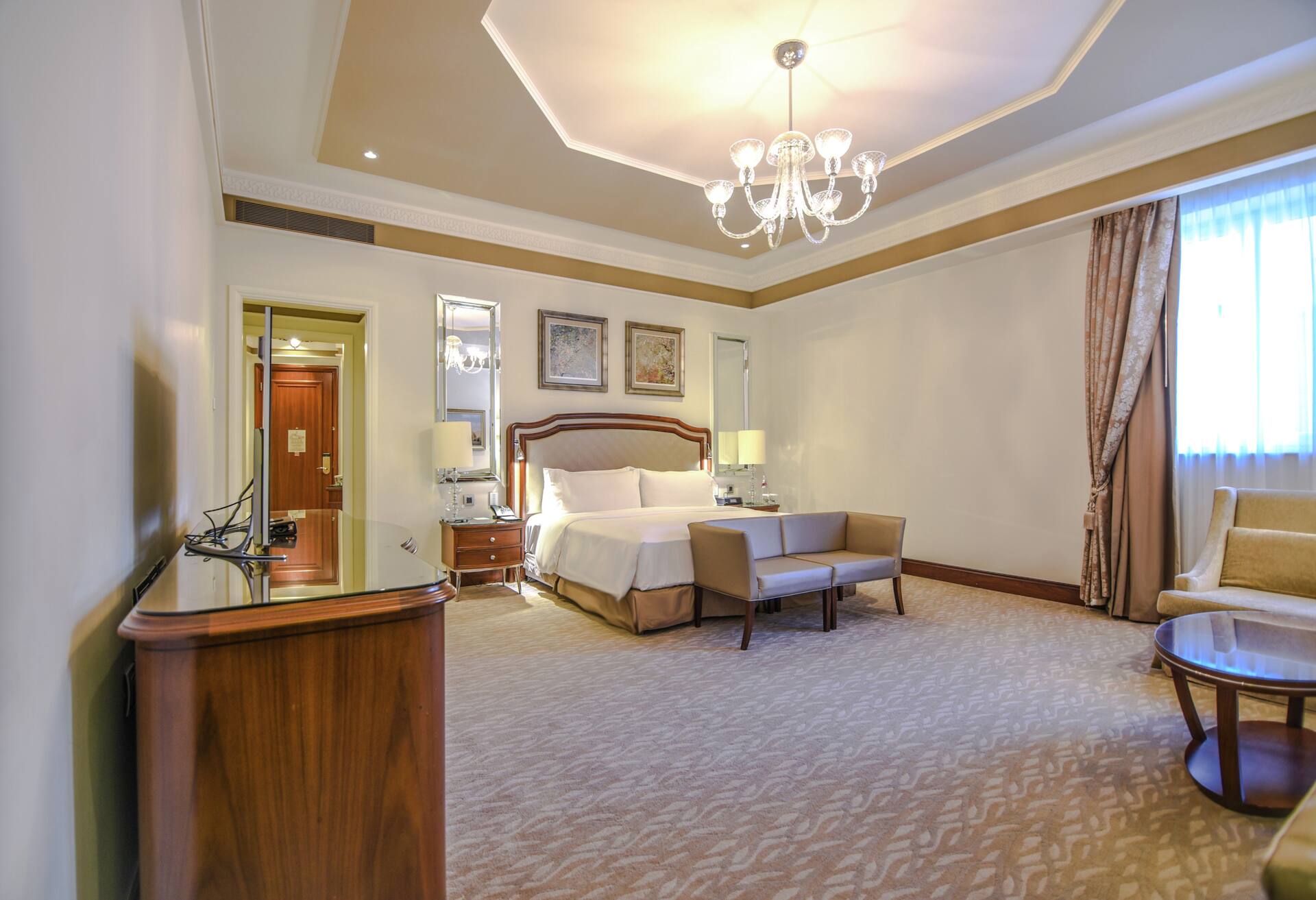 Junior King Suite photo 1
