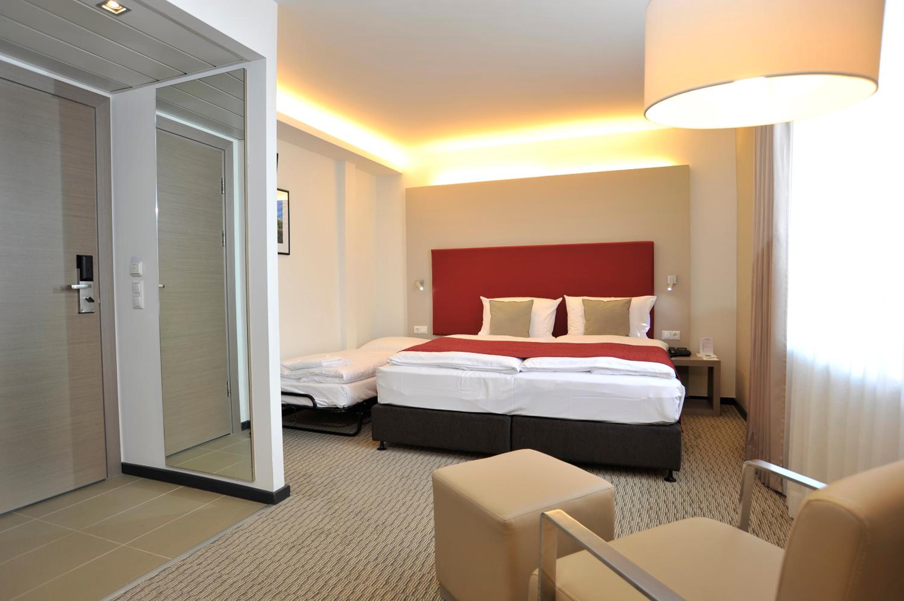 Deluxe Room 1 King Bed - Photo 3