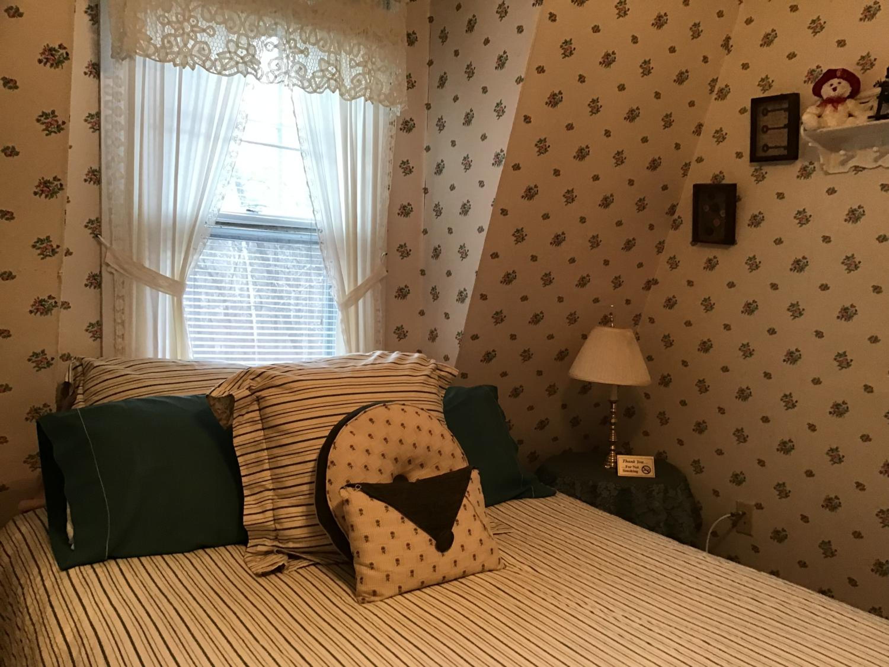 Standard Queen Room - Photo 2