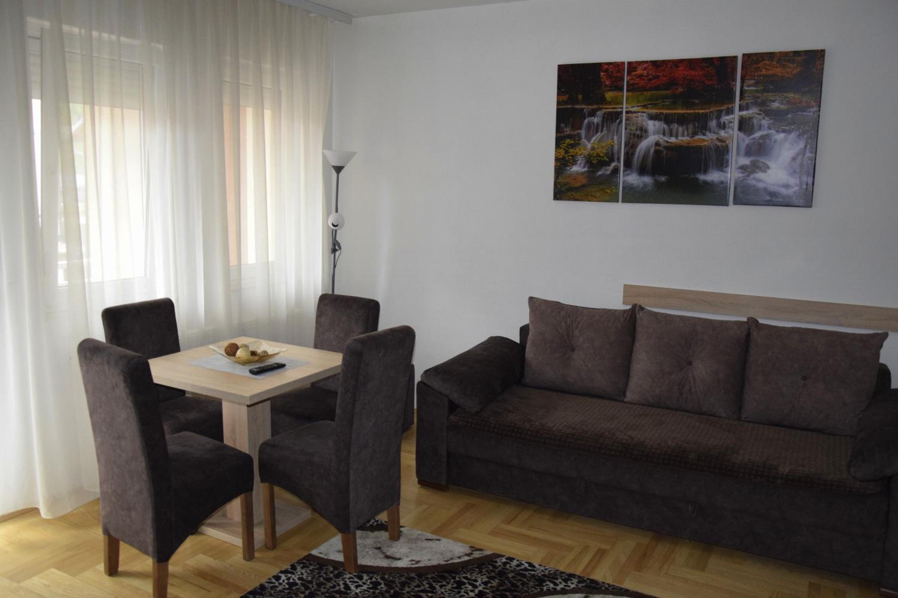 Apartment with Balcony photo 3