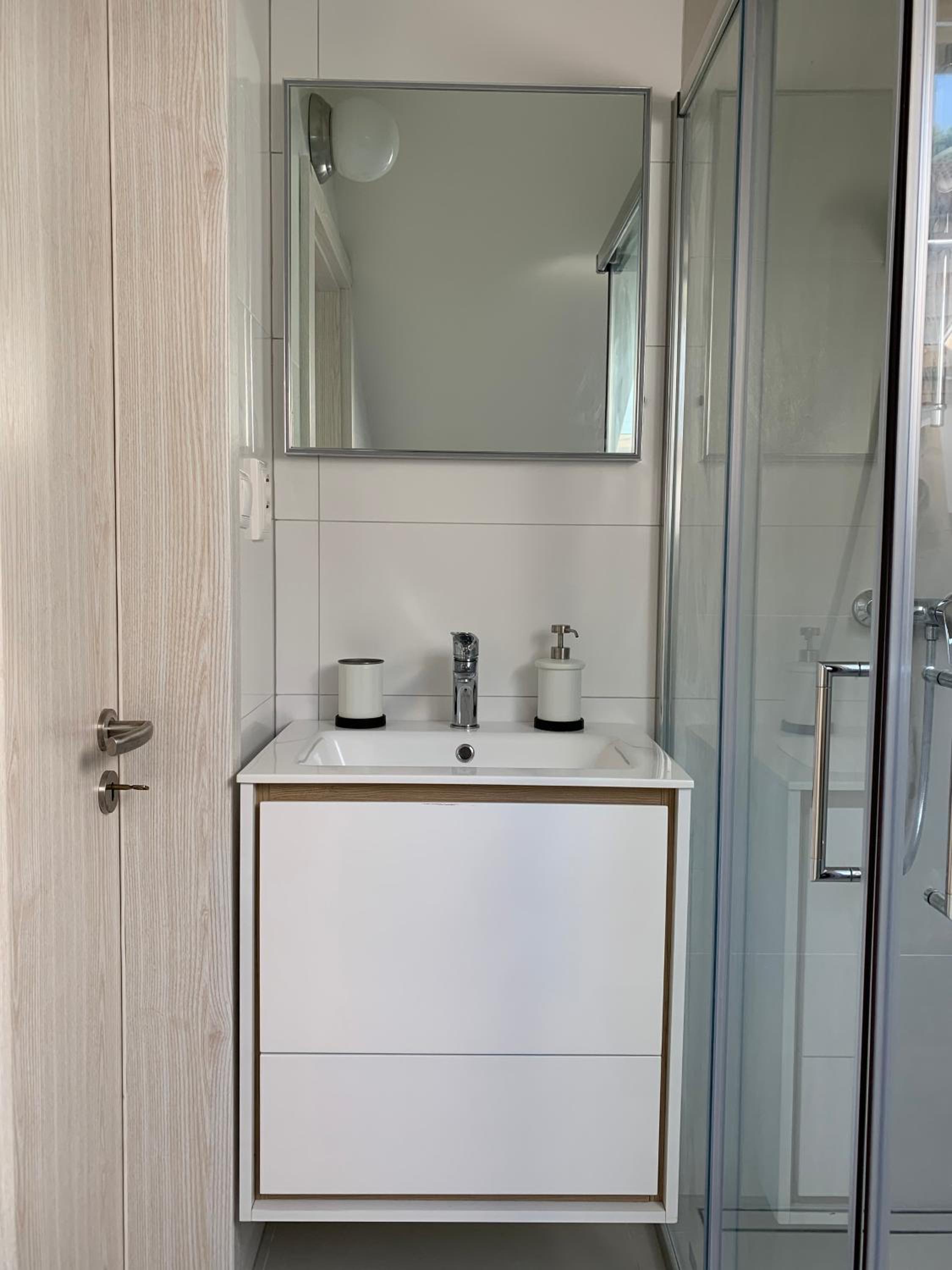 One-Bedroom Suite - Photo 15