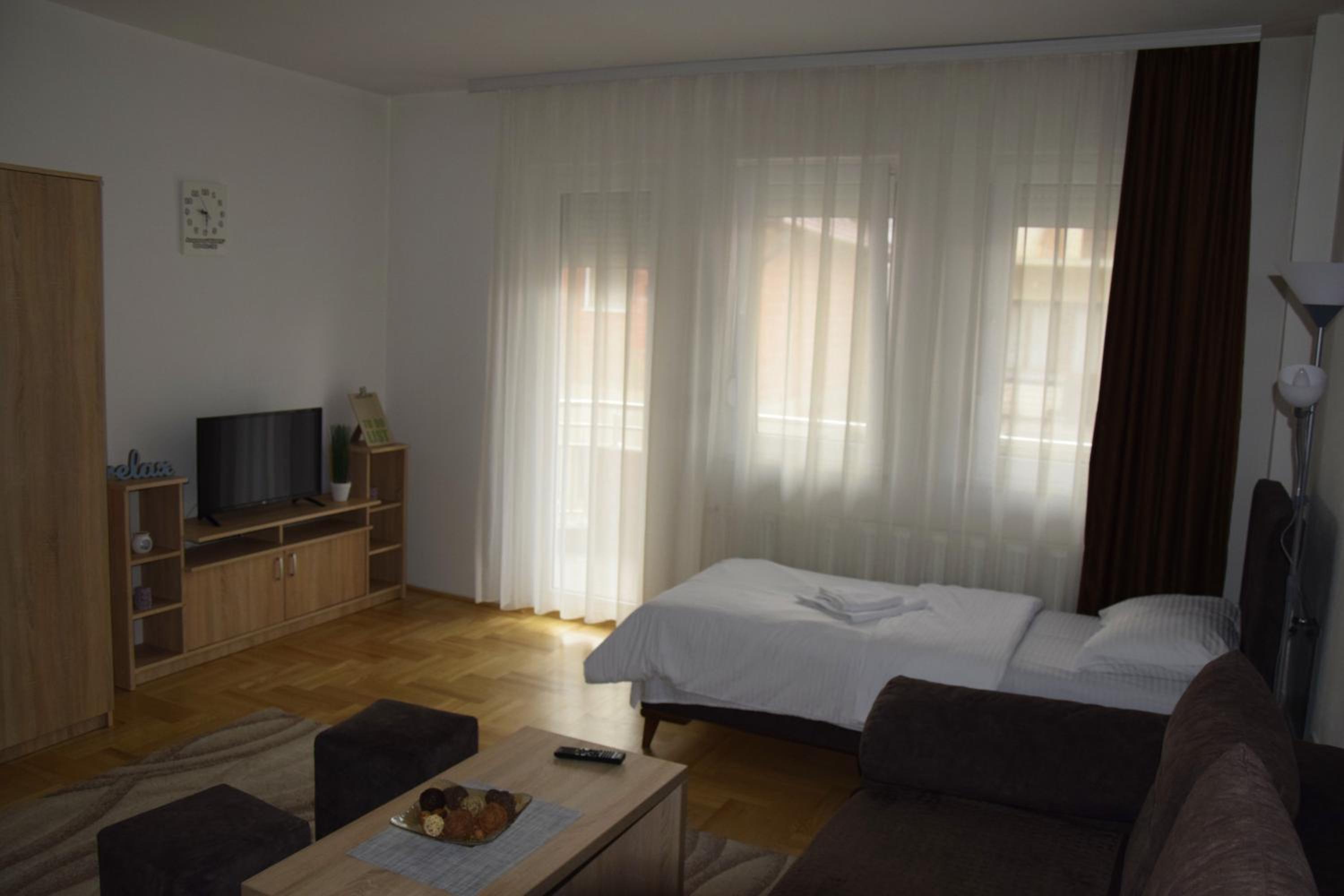 Apartment with Balcony photo 2