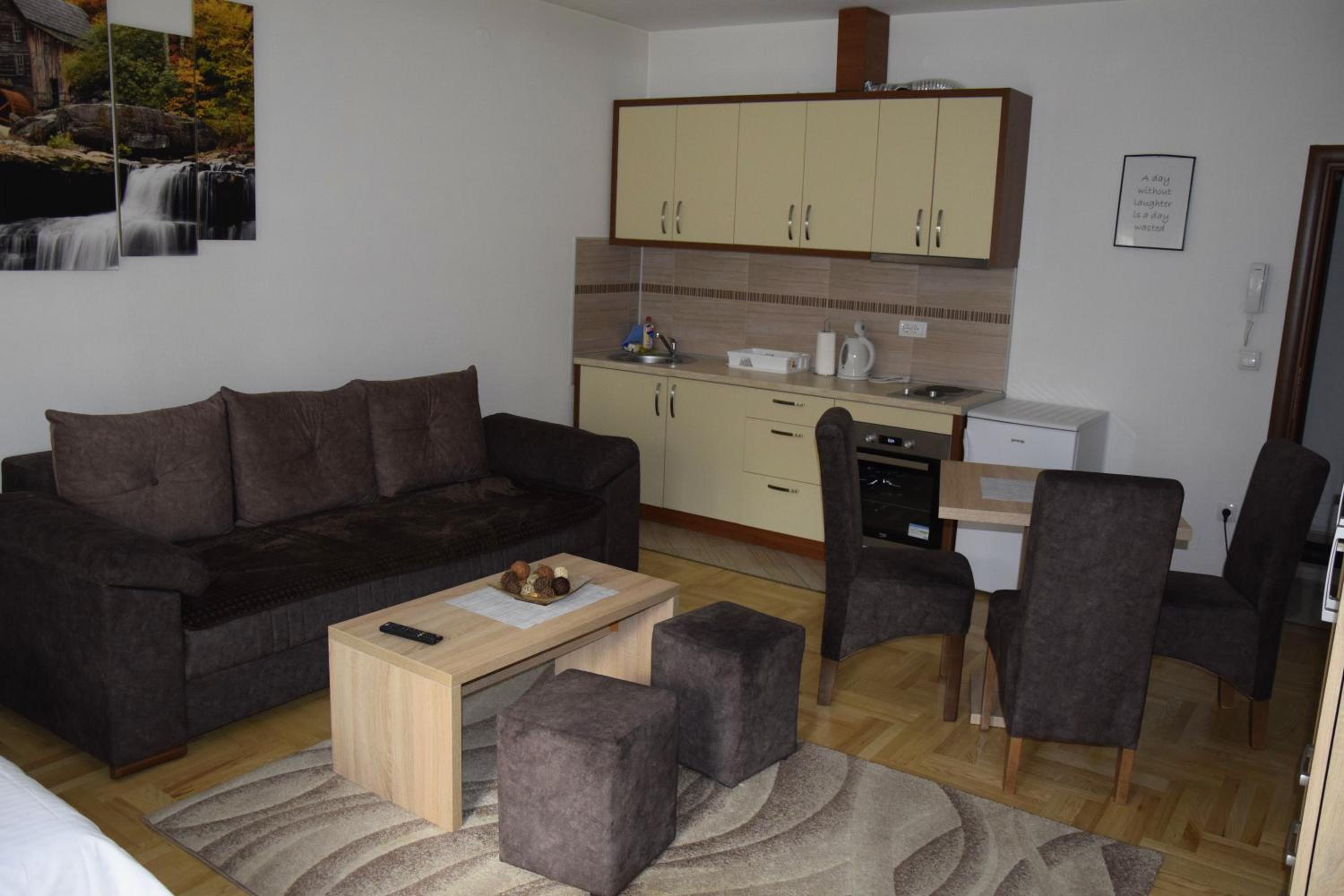 Apartment with Balcony photo 3
