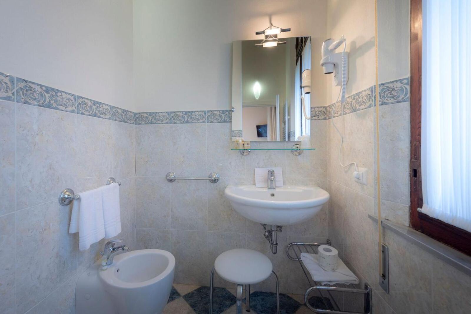 Classic Double Room - Photo 3