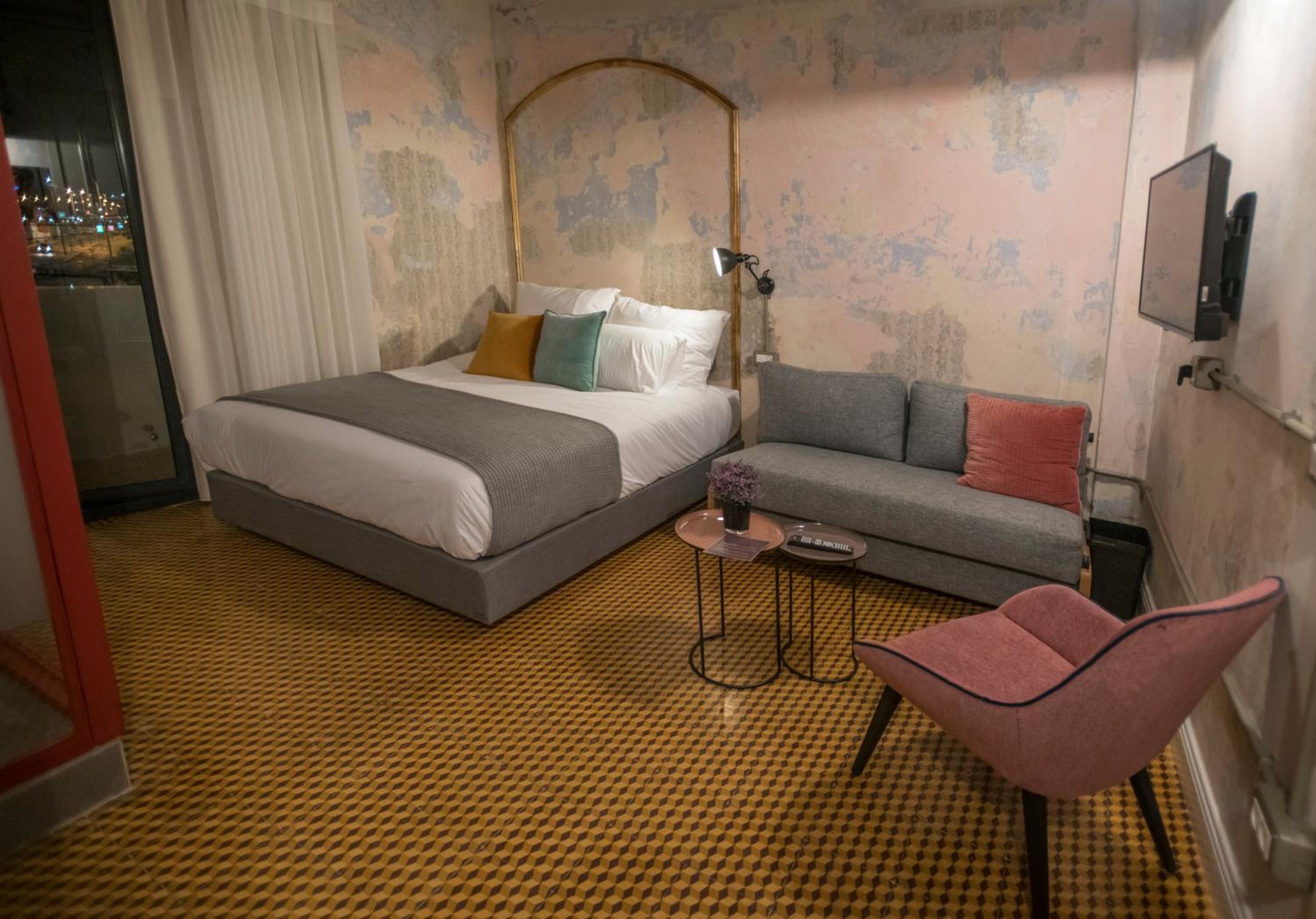 Deluxe Double Room with Balcony - Photo 2