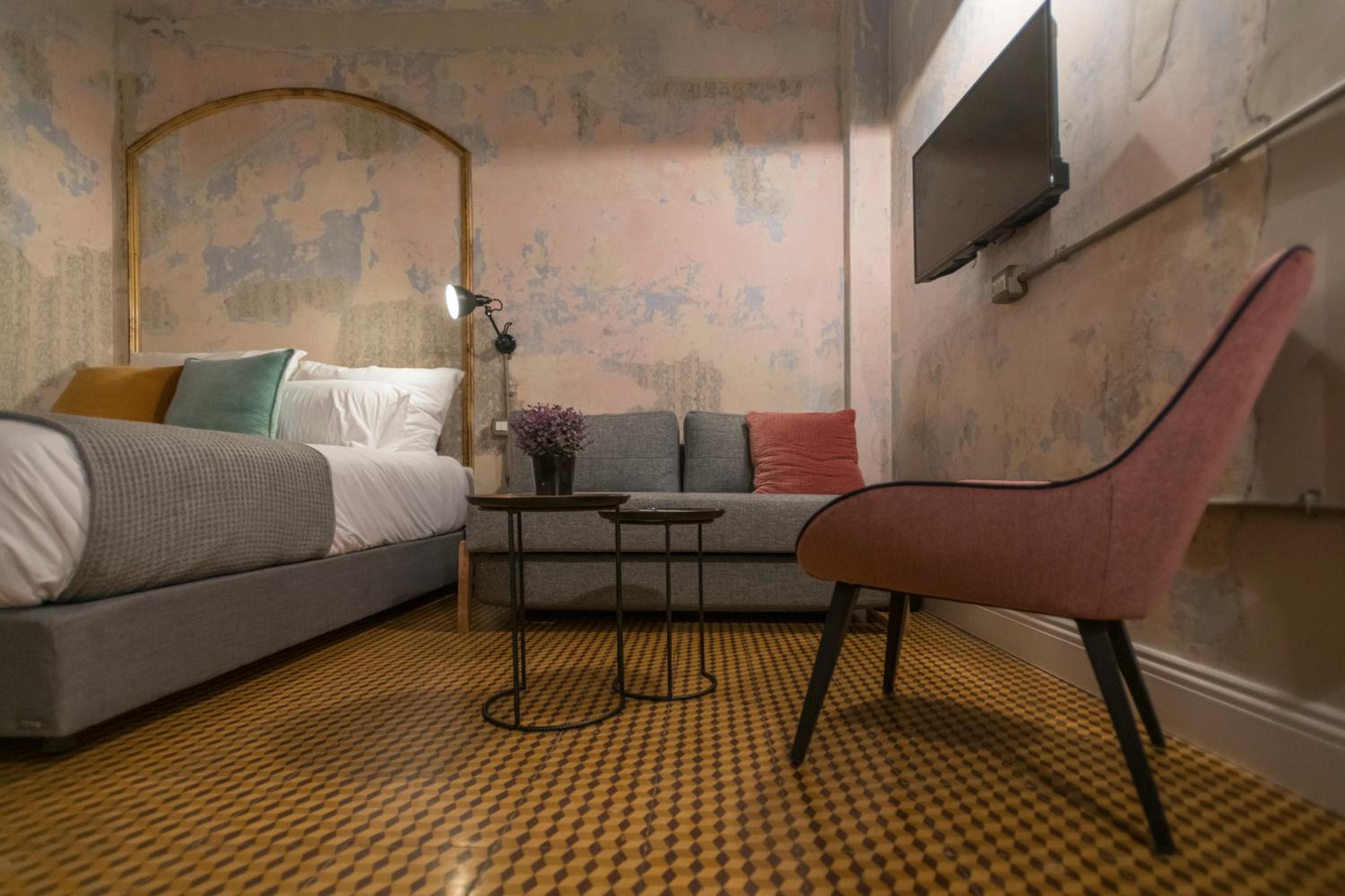 Deluxe Double Room with Balcony - Photo 3