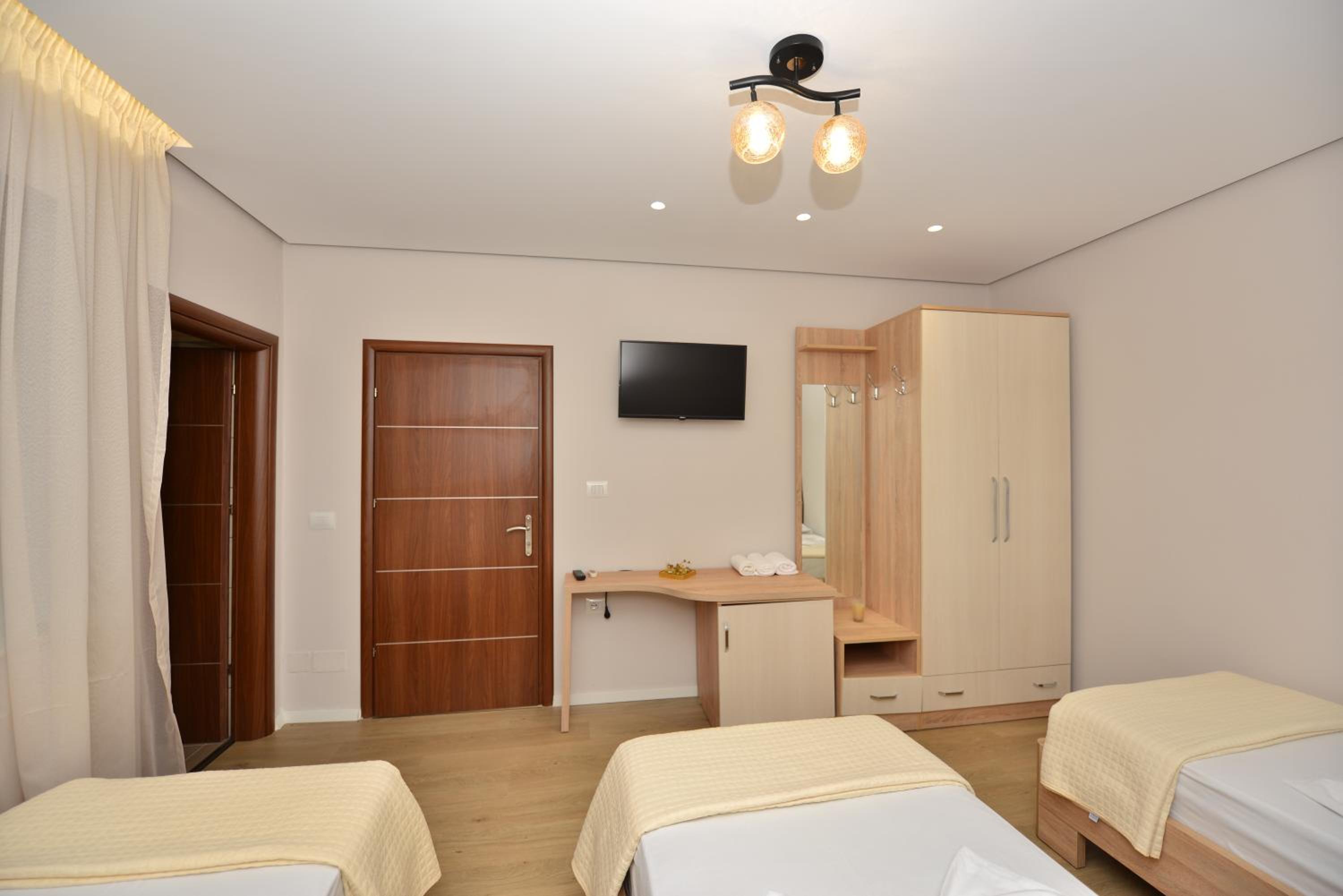Triple Room with Bathroom photo 2