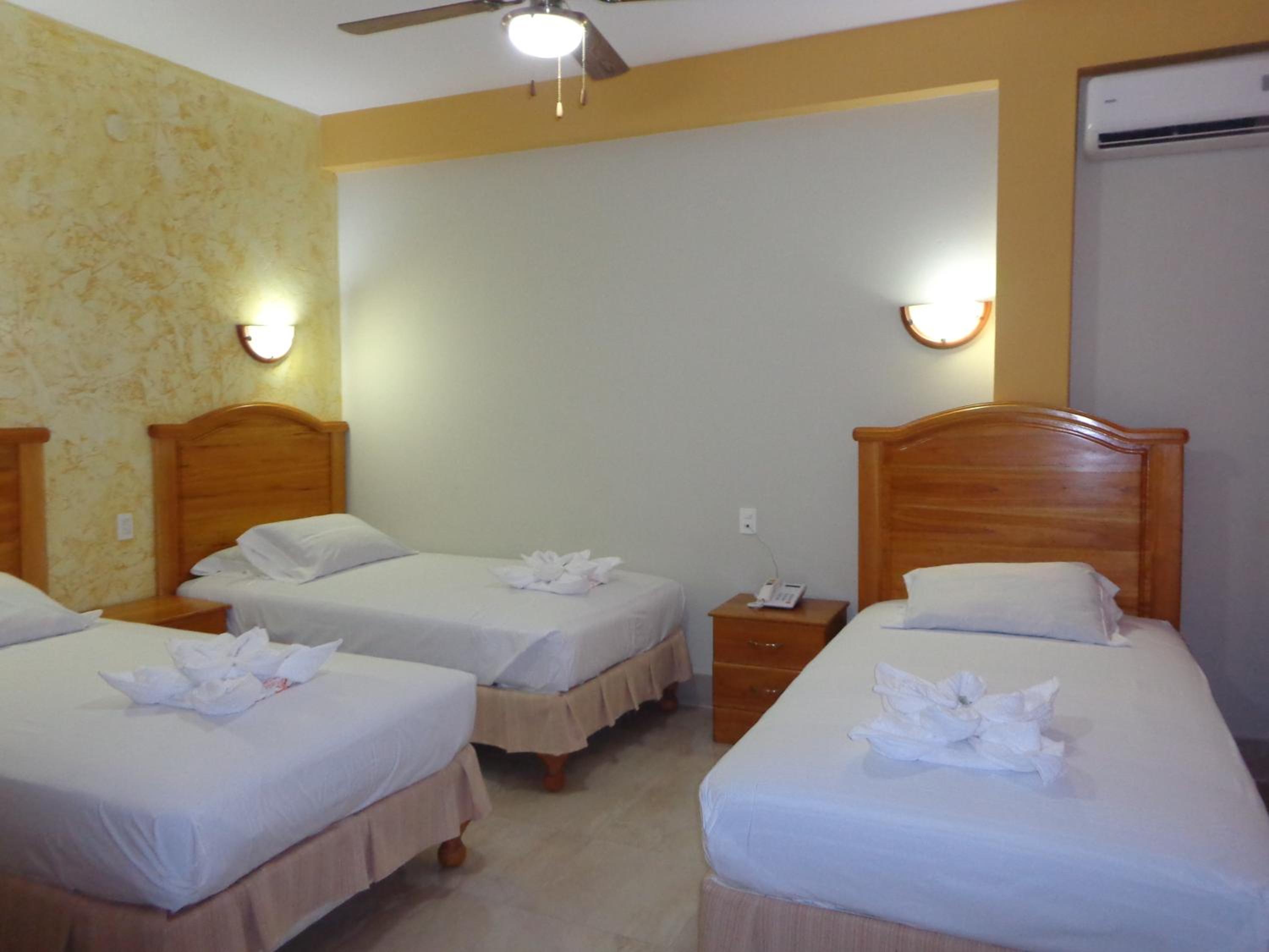 Triple Room with Private Bathroom and Air-Condition