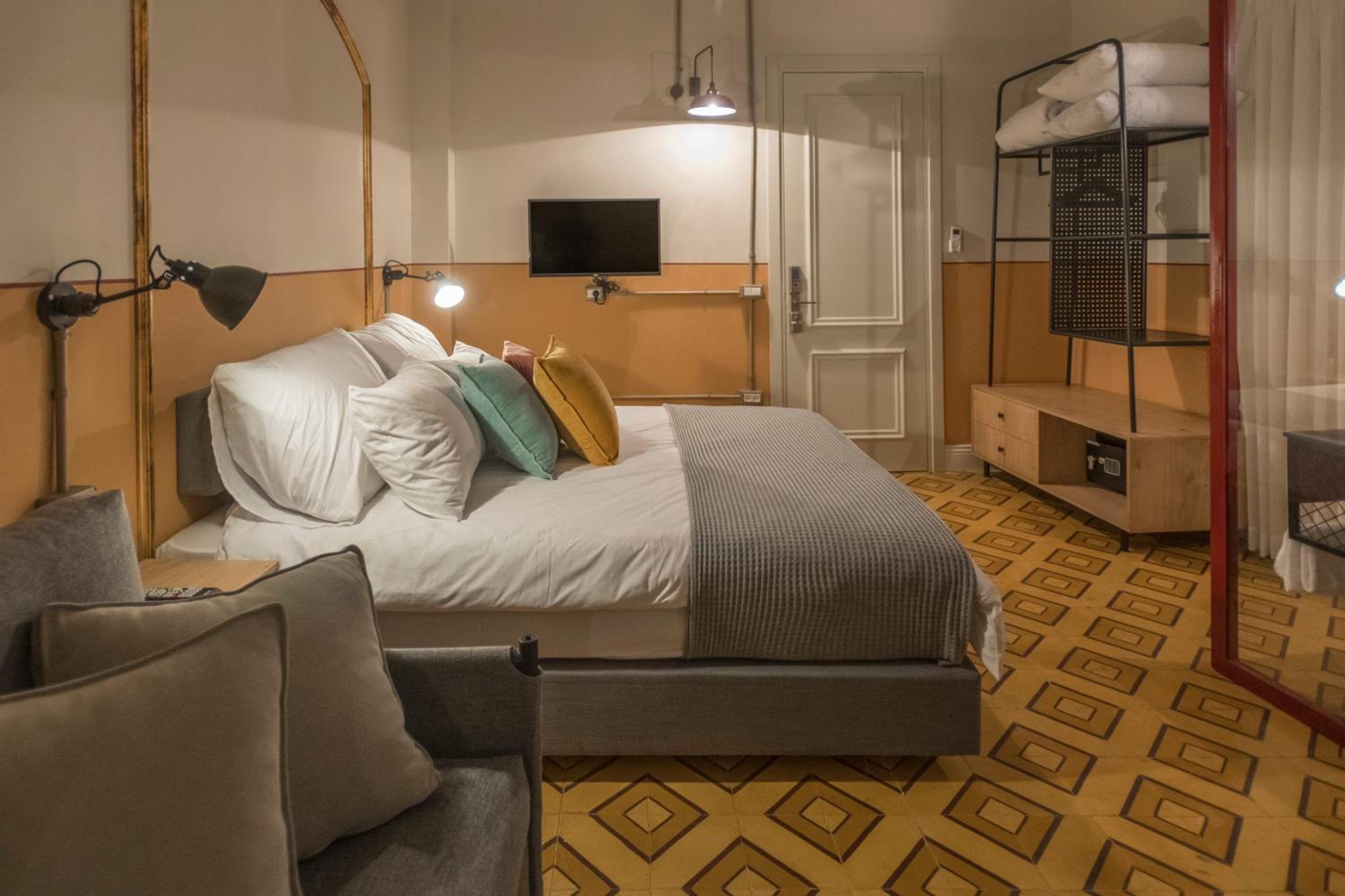 Deluxe Room - Photo 3