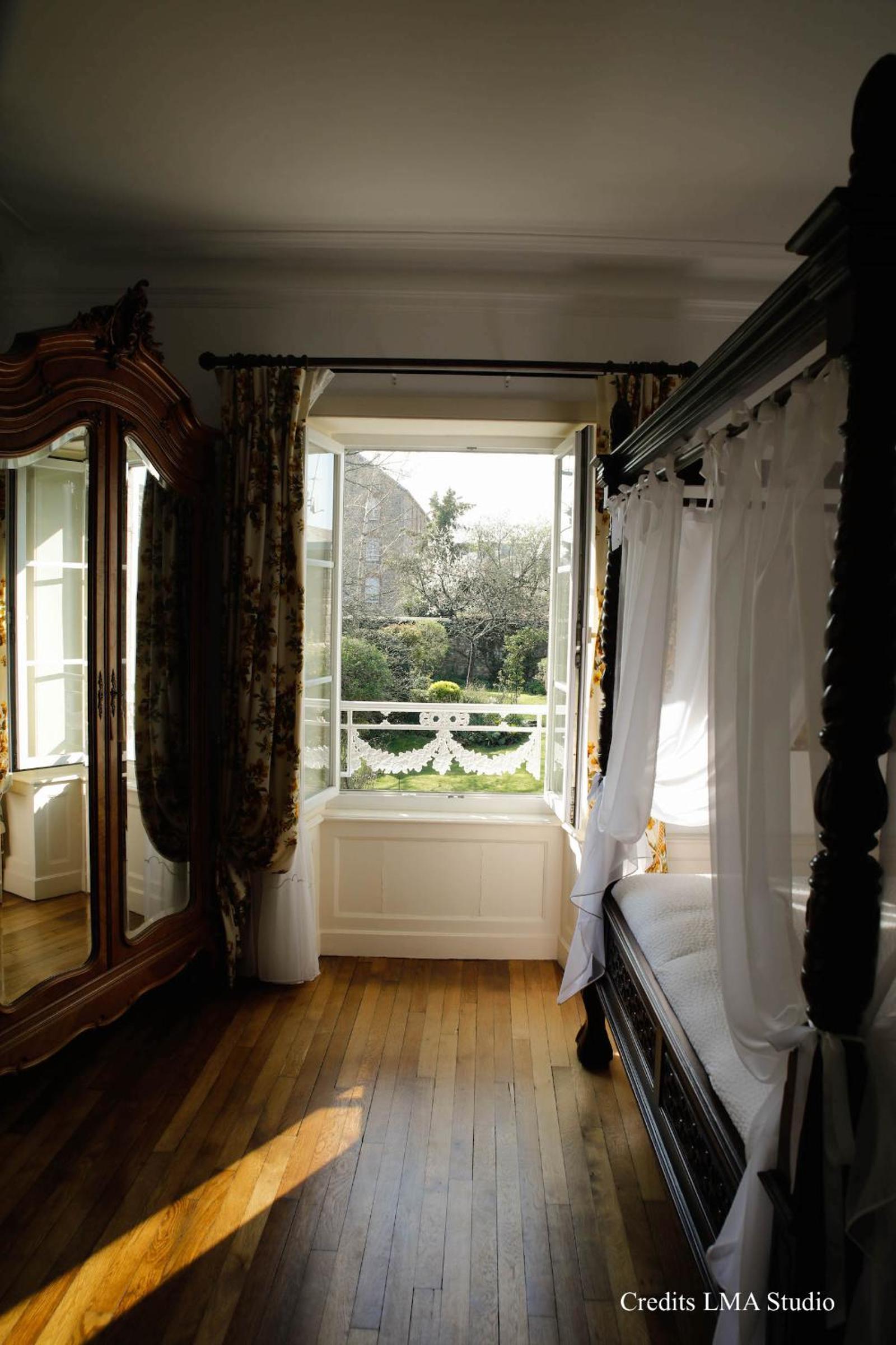Deluxe King Room - Photo 16